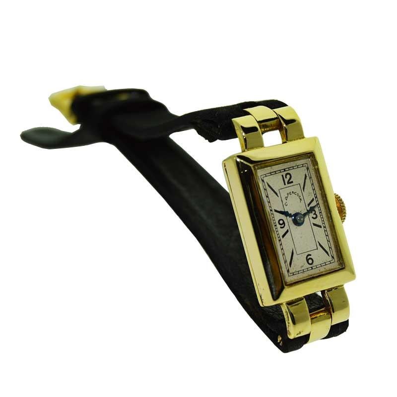 C.D. Pfaue Art Deco Stil 18 Karat Französische gestempelte Armbanduhr von 1953 im Angebot 6
