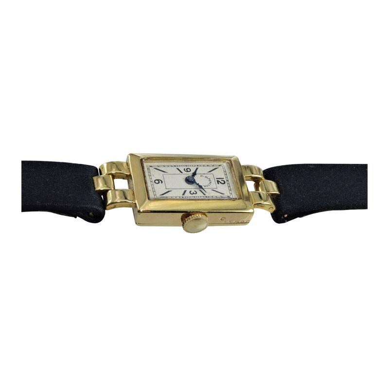C.D. Pfaue Art Deco Stil 18 Karat Französische gestempelte Armbanduhr von 1953 im Angebot 1