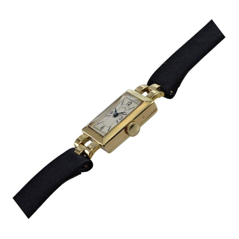 C.D. Pfaue Art Deco Stil 18 Karat Französische gestempelte Armbanduhr von 1953 im Angebot 2