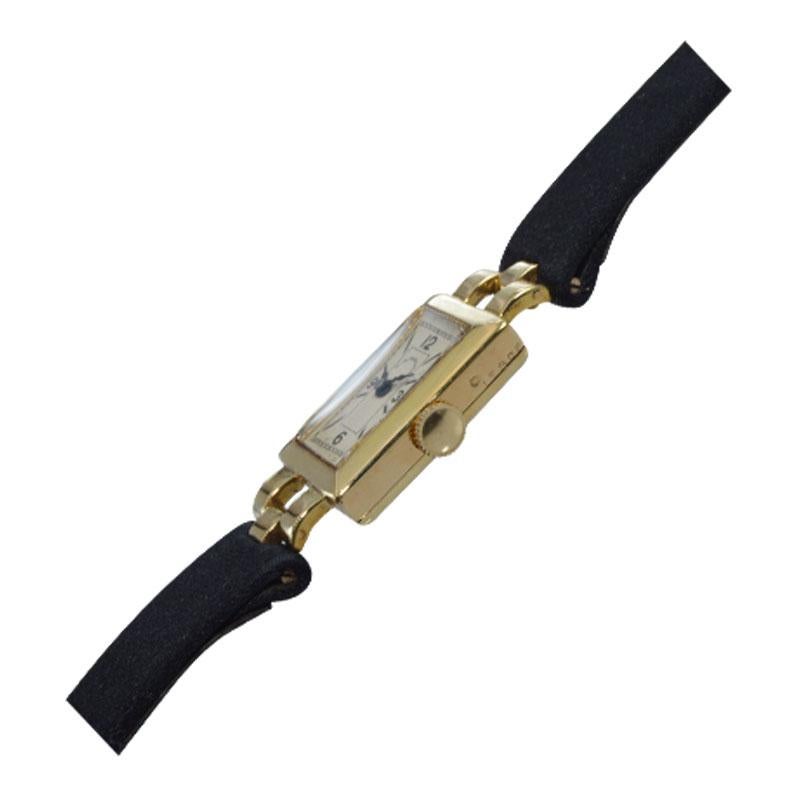 C.D. Pfaue Art Deco Stil 18 Karat Französische gestempelte Armbanduhr von 1953 im Angebot 3