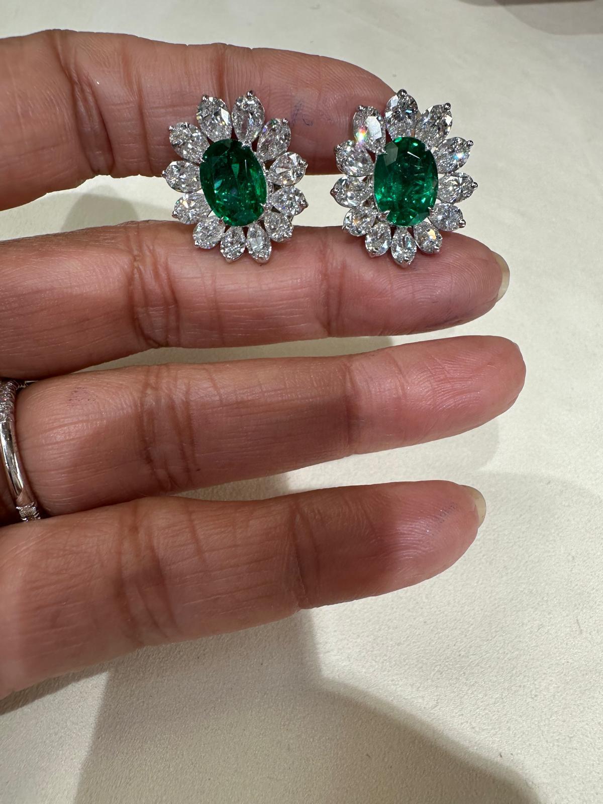 Emerald Oval 3.59 Zambia Minor CDC 1803363/ 1
Emerald Oval 2.60 Zambia Minor CDC 1803363/ 2 
Diamond 24 pieces 6.99 carats  F VVS No Certificate
Gold weight 7.36 gms
Total weight 10.00 gms 