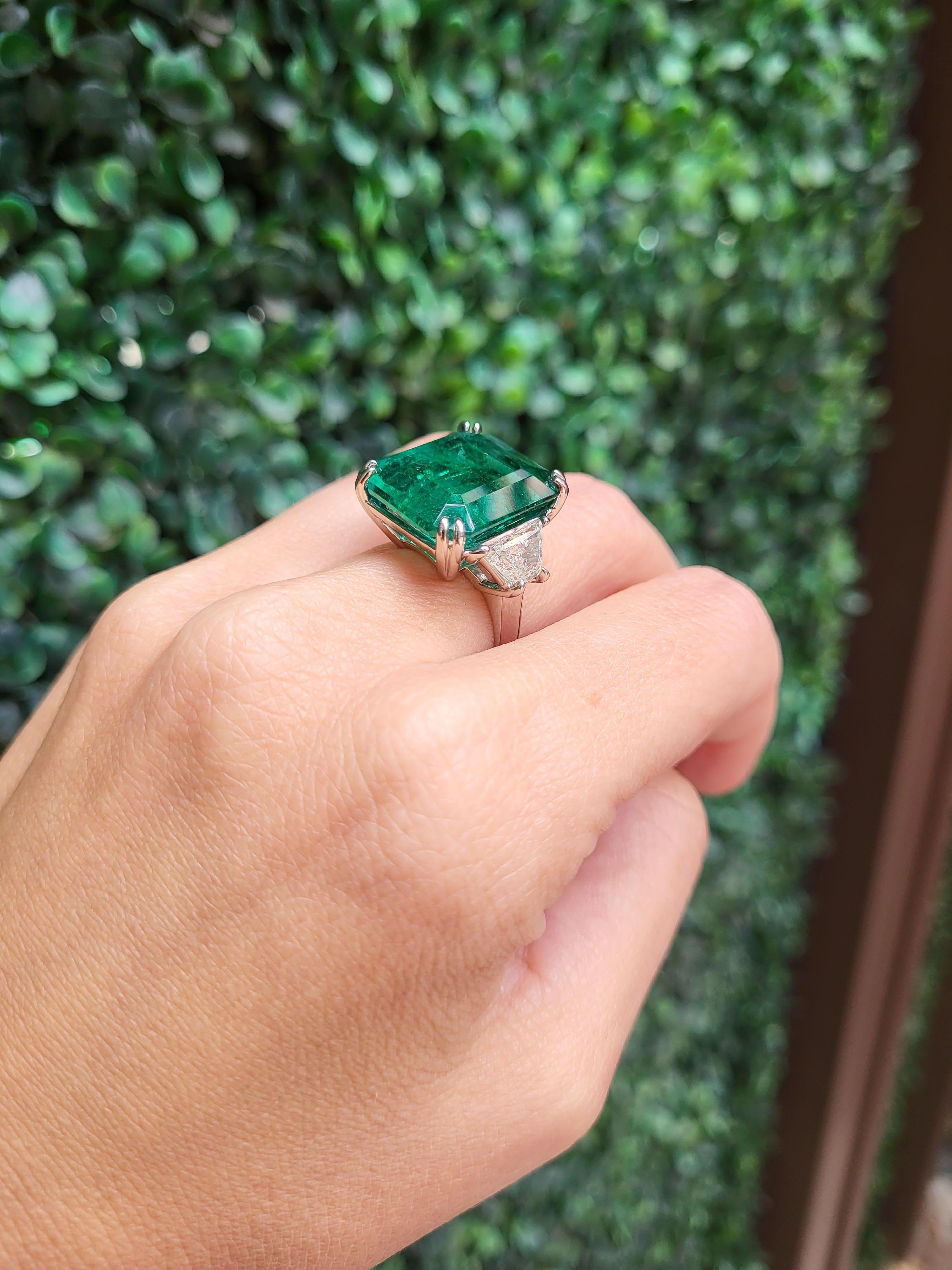 CDC Certified 15.71 Carat Natural Zambian Emerald & Trapezoid Diamond Ring 6