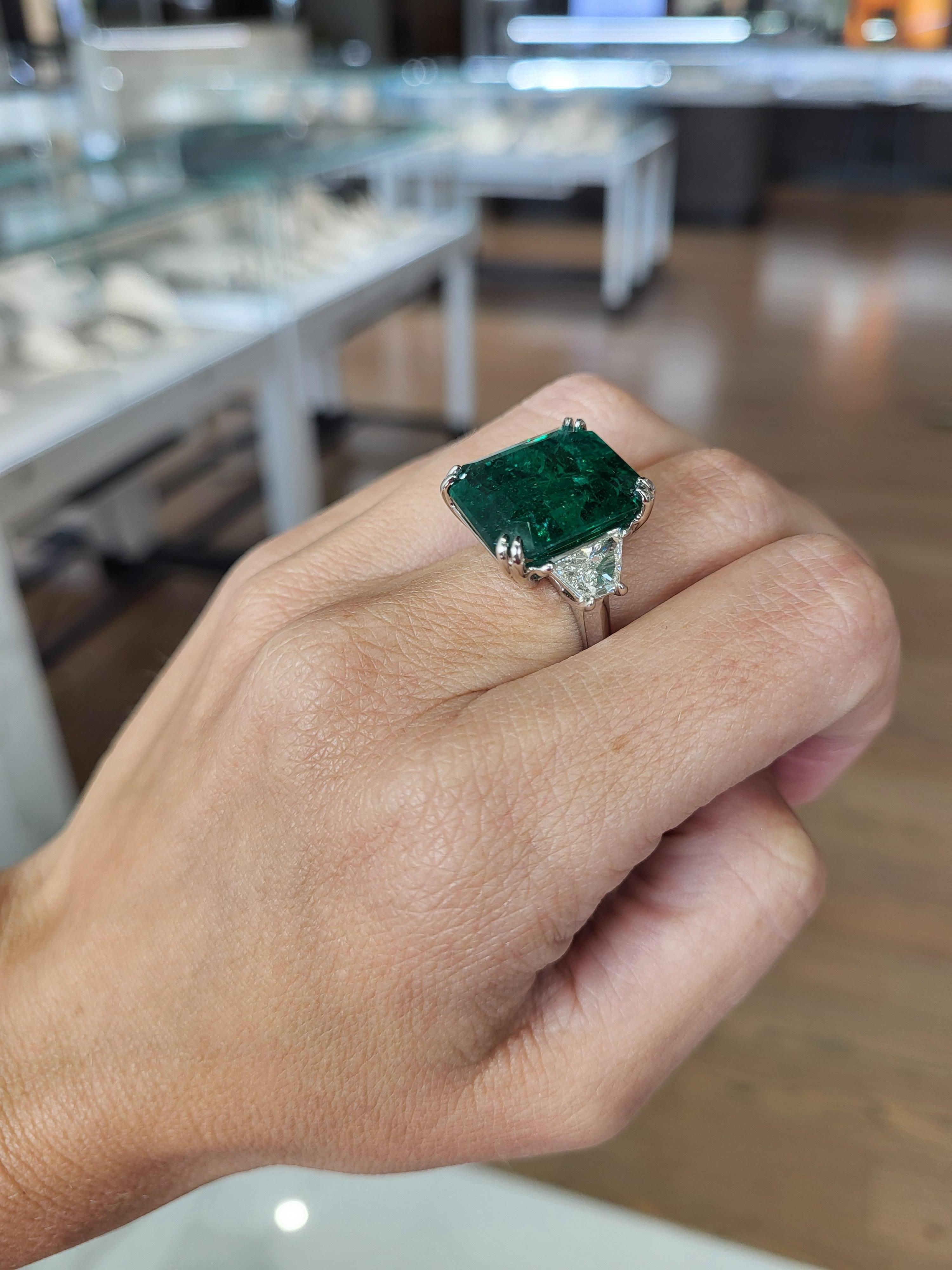CDC Certified 15.71 Carat Natural Zambian Emerald & Trapezoid Diamond Ring 8