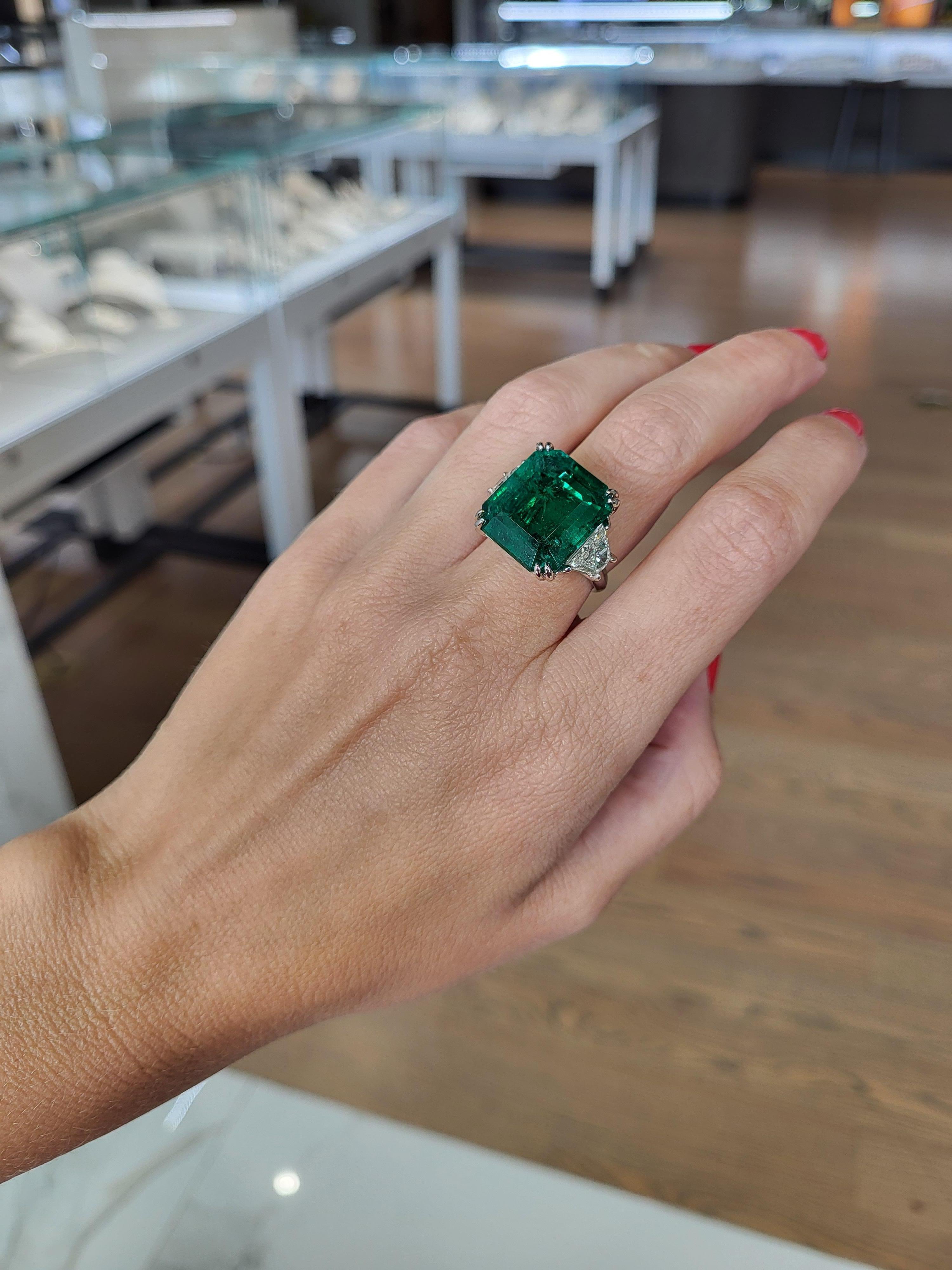 CDC Certified 15.71 Carat Natural Zambian Emerald & Trapezoid Diamond Ring 9