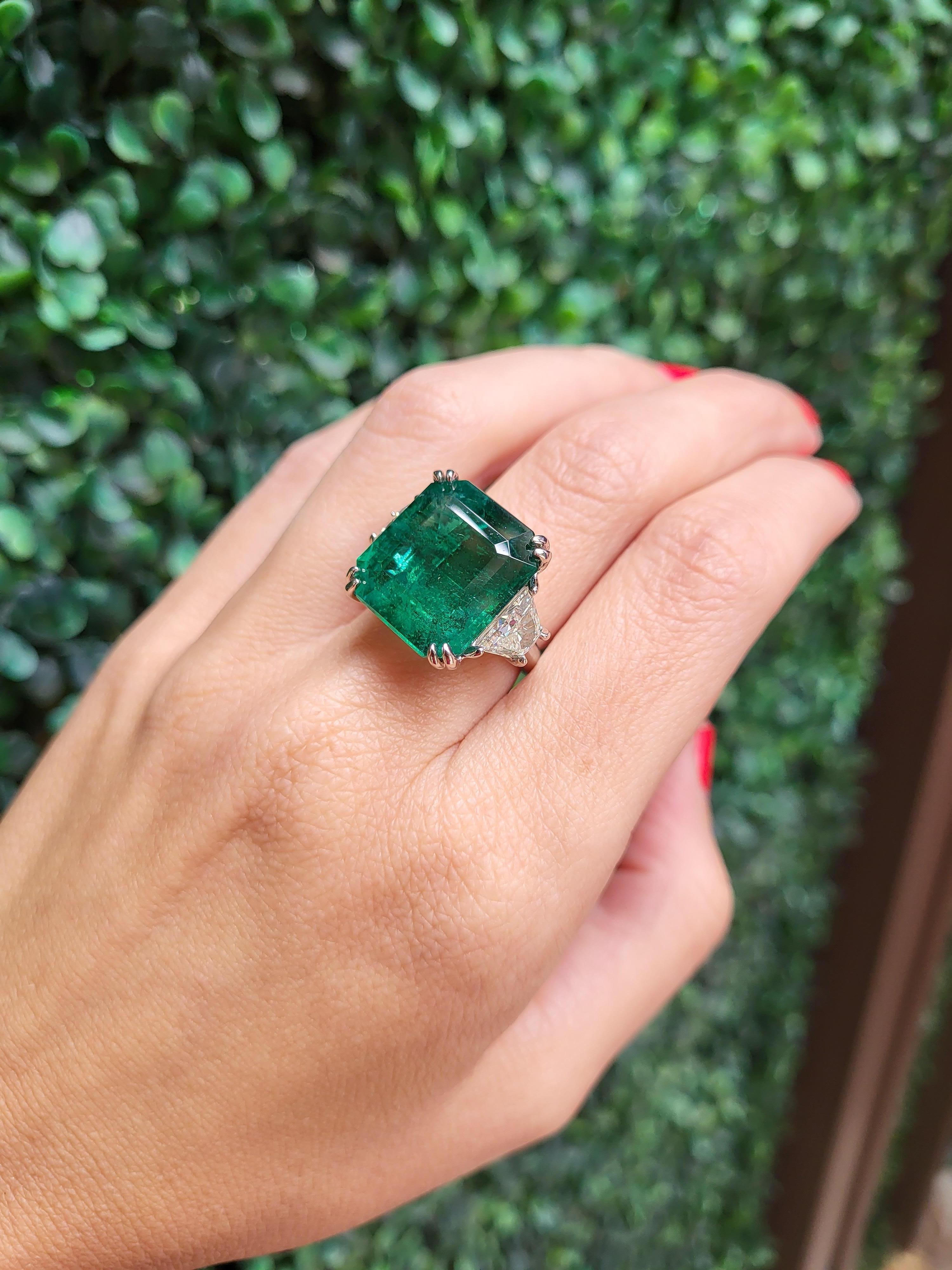 CDC Certified 15.71 Carat Natural Zambian Emerald & Trapezoid Diamond Ring 1