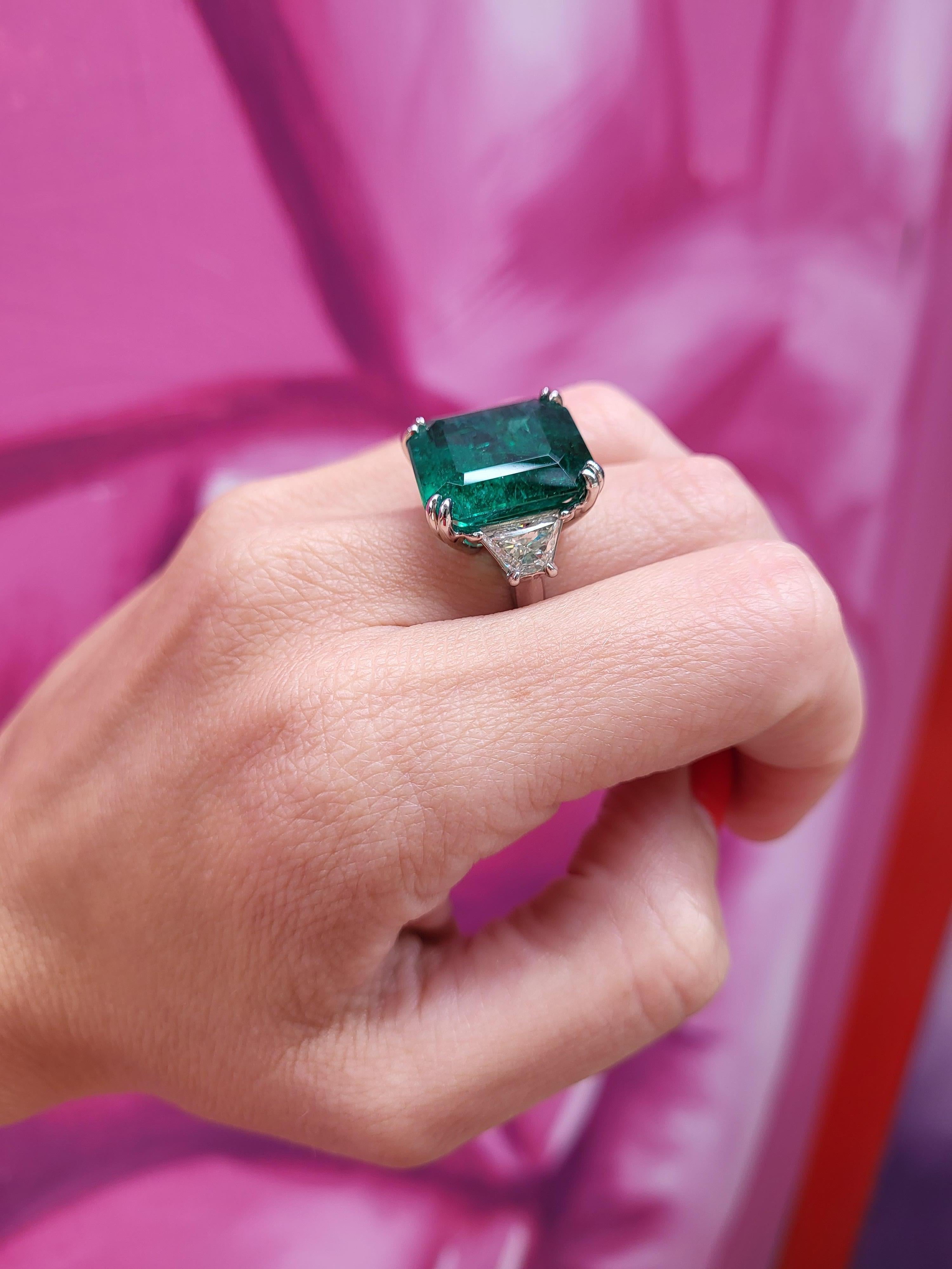 CDC Certified 15.71 Carat Natural Zambian Emerald & Trapezoid Diamond Ring 3