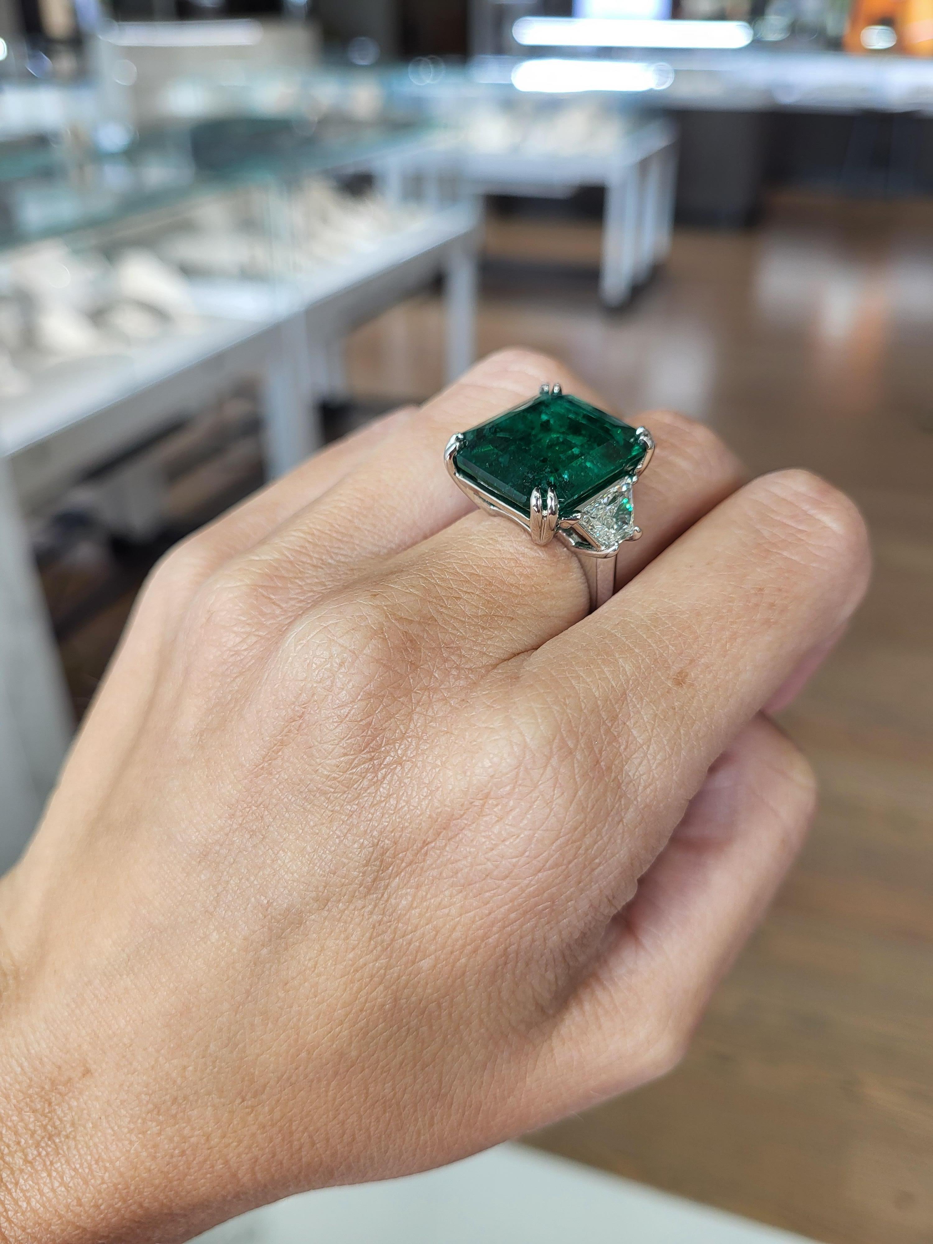 CDC Certified 15.71 Carat Natural Zambian Emerald & Trapezoid Diamond Ring 4