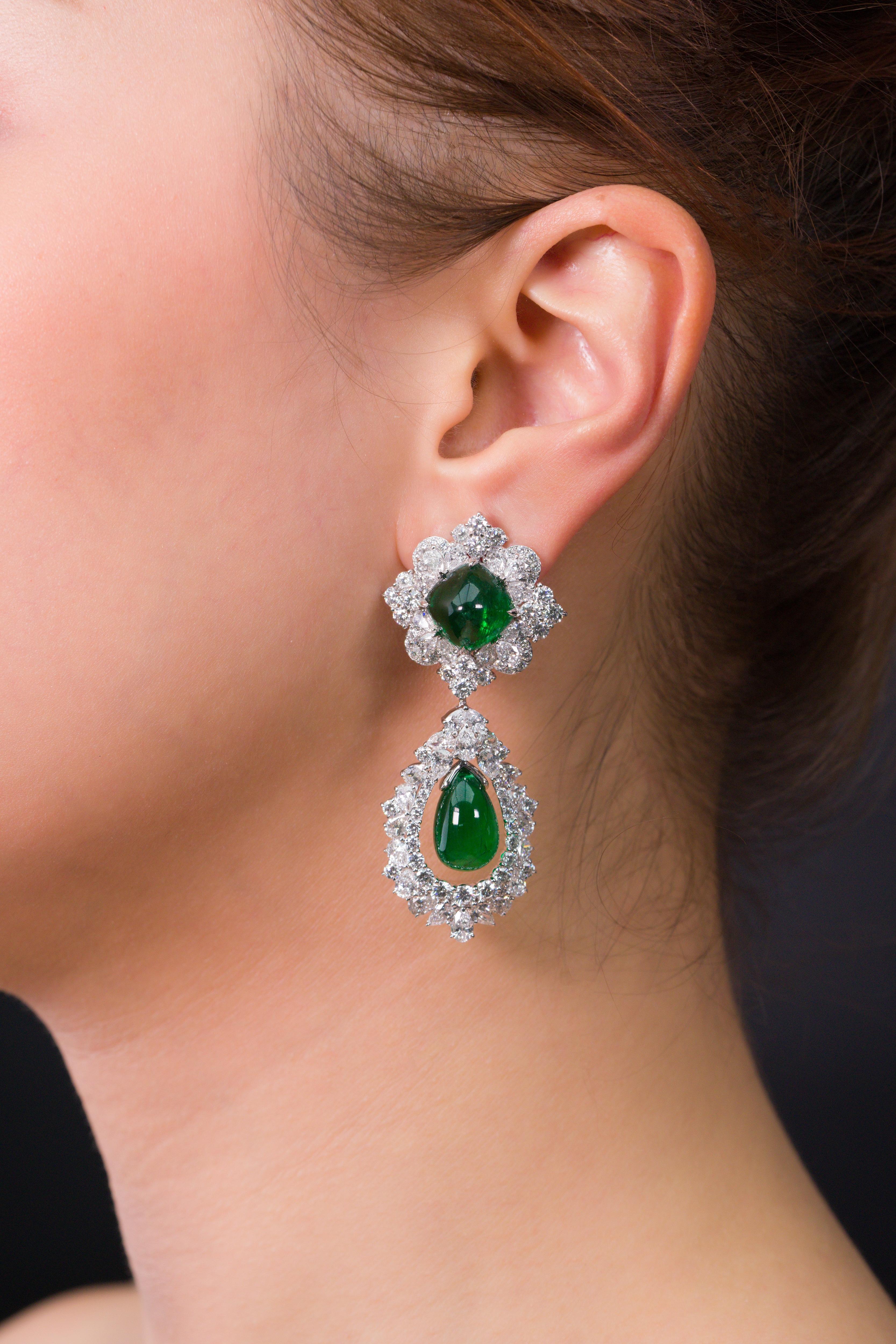Pendientes de gota de esmeralda zambiana de 30,70 quilates con certificado CDC en Nuevo estado para la venta en Kowloon, HK