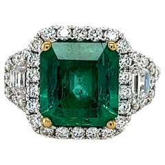 CDC Esmeralda certificada de 3,80 quilates y anillo de diamantes en oro blanco de 18 quilates