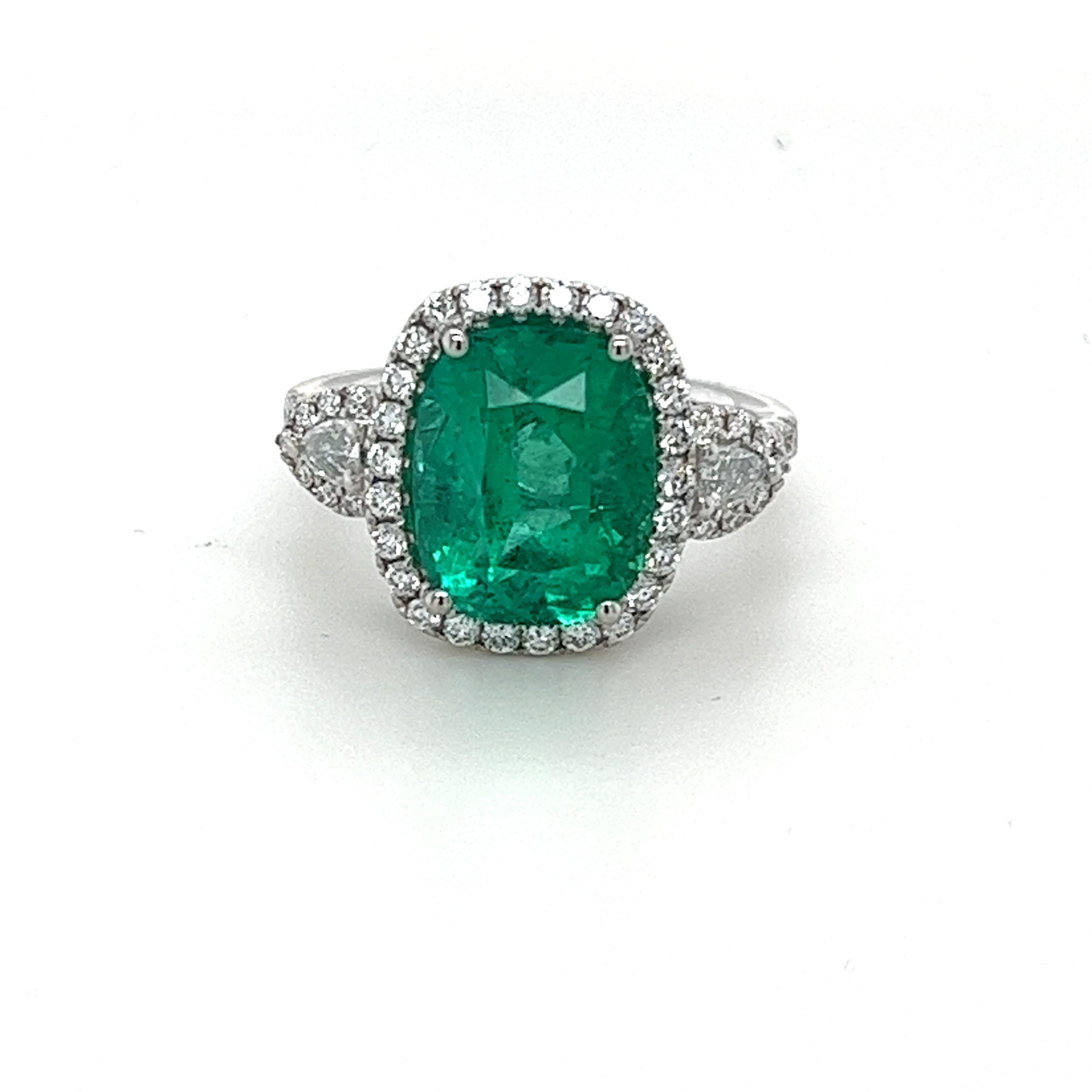Cushion Cut CDC Certified 4.17 Carat Cushion Colombian Emerald Ring in 18 Karat White Gold For Sale