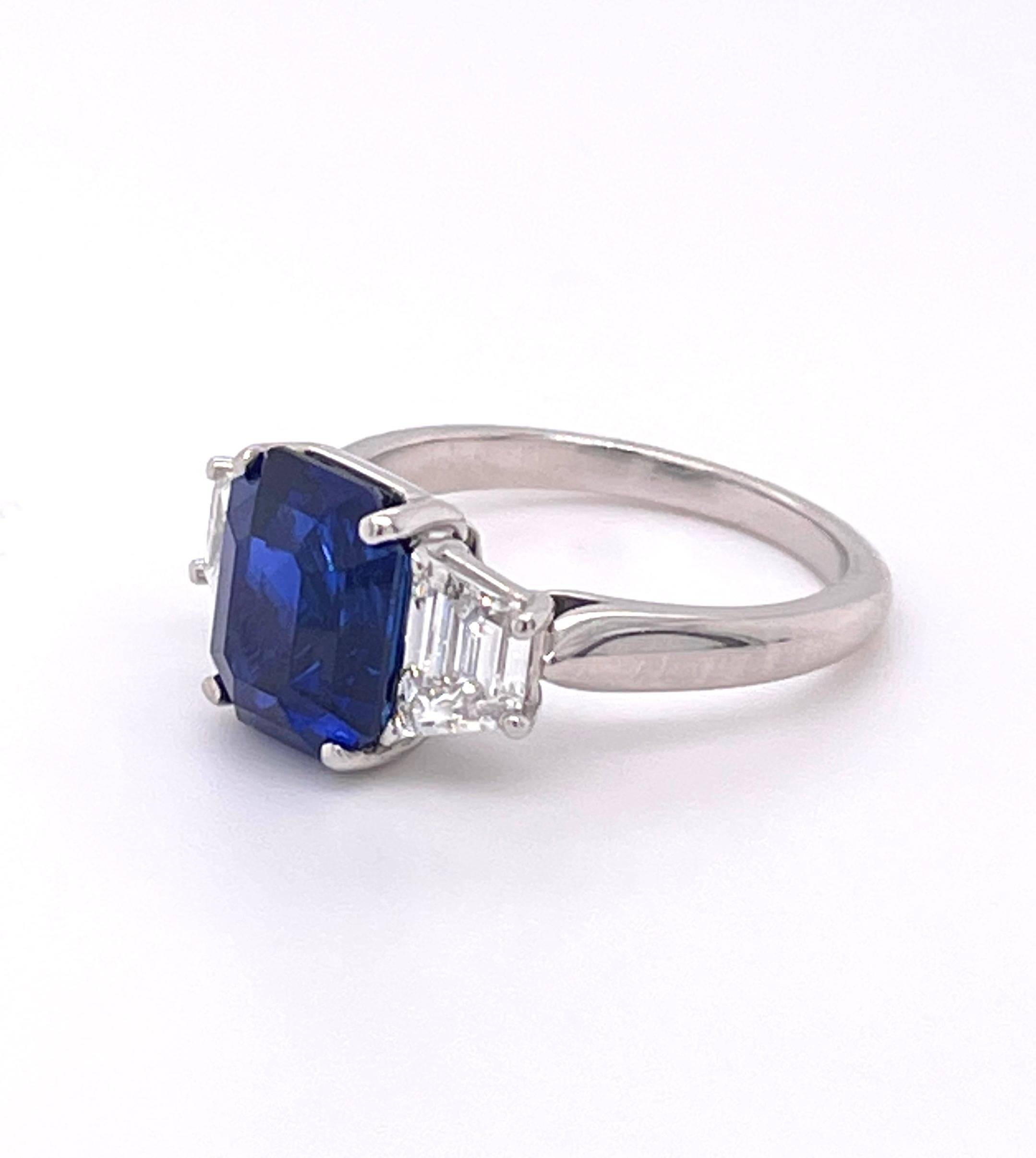 Modern CDC Certified 4.70ct Radiant Blue Sapphire & Diamonds Ring For Sale