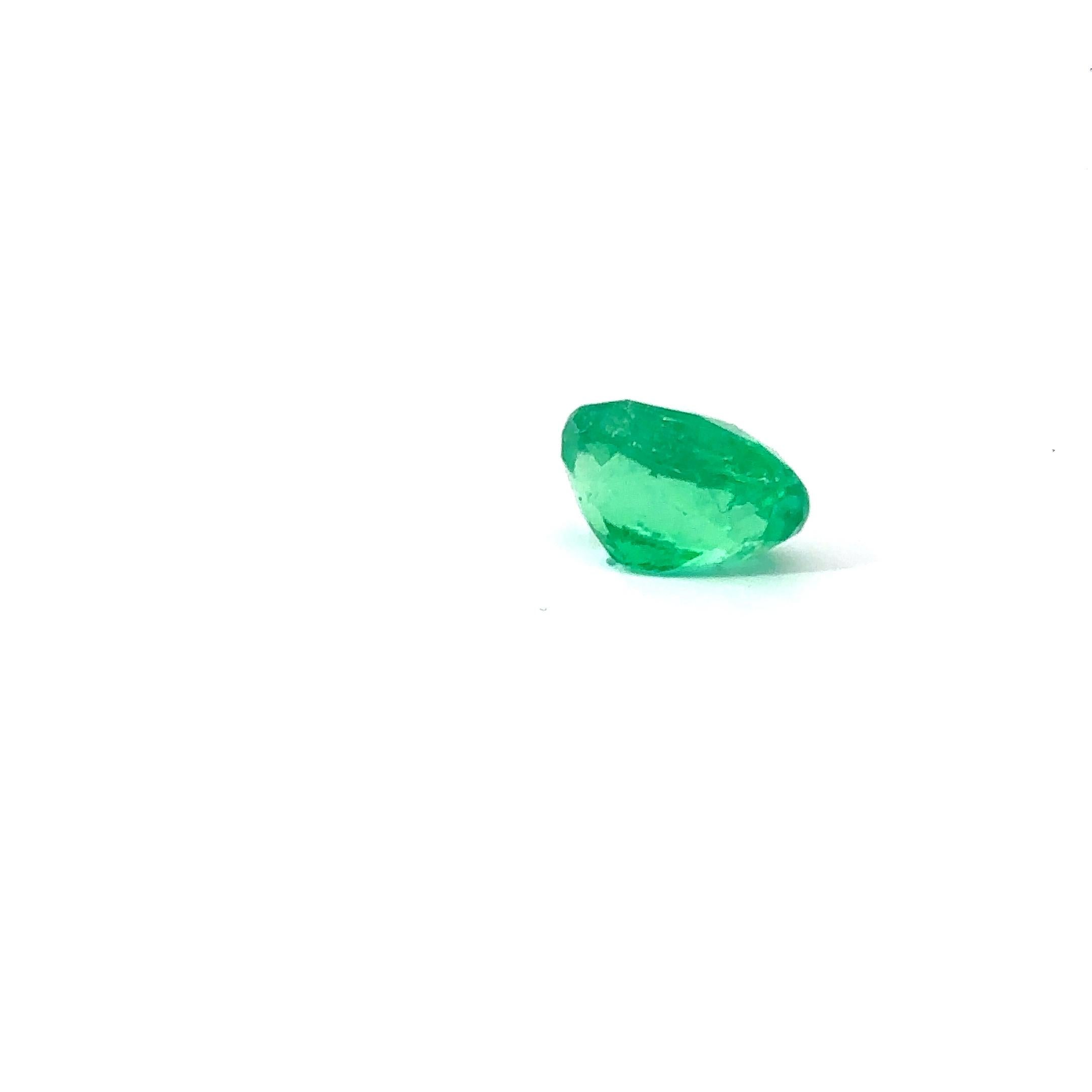 Taille ovale Émeraude colombienne certifiée CDC de 5,0 carats en vente