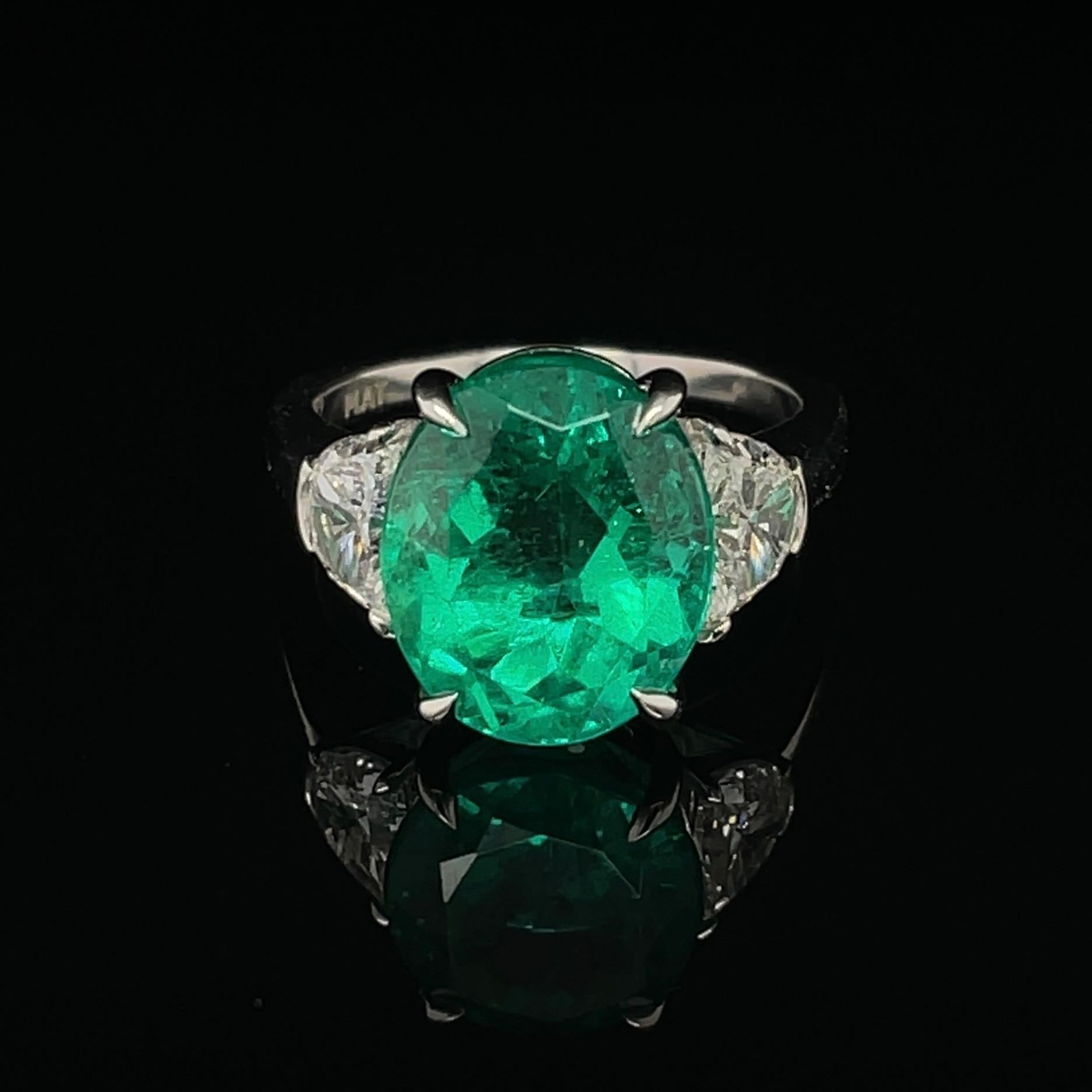 This beautiful 5.60ct Oval Green Emerald is set in platinum with 2 half moon diamonds = 0.90cttw

CDC # 1811322