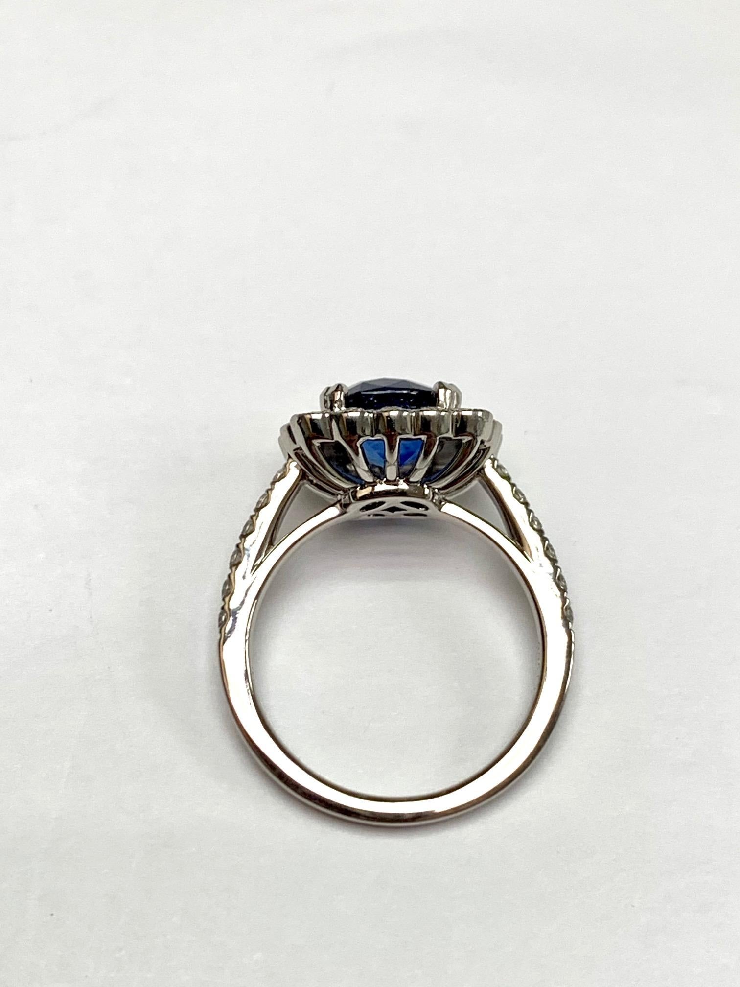 Cushion Cut CDC Lab Certified 3.21 Carat Cushion Blue Sapphire Diamonds Cocktail Ring For Sale
