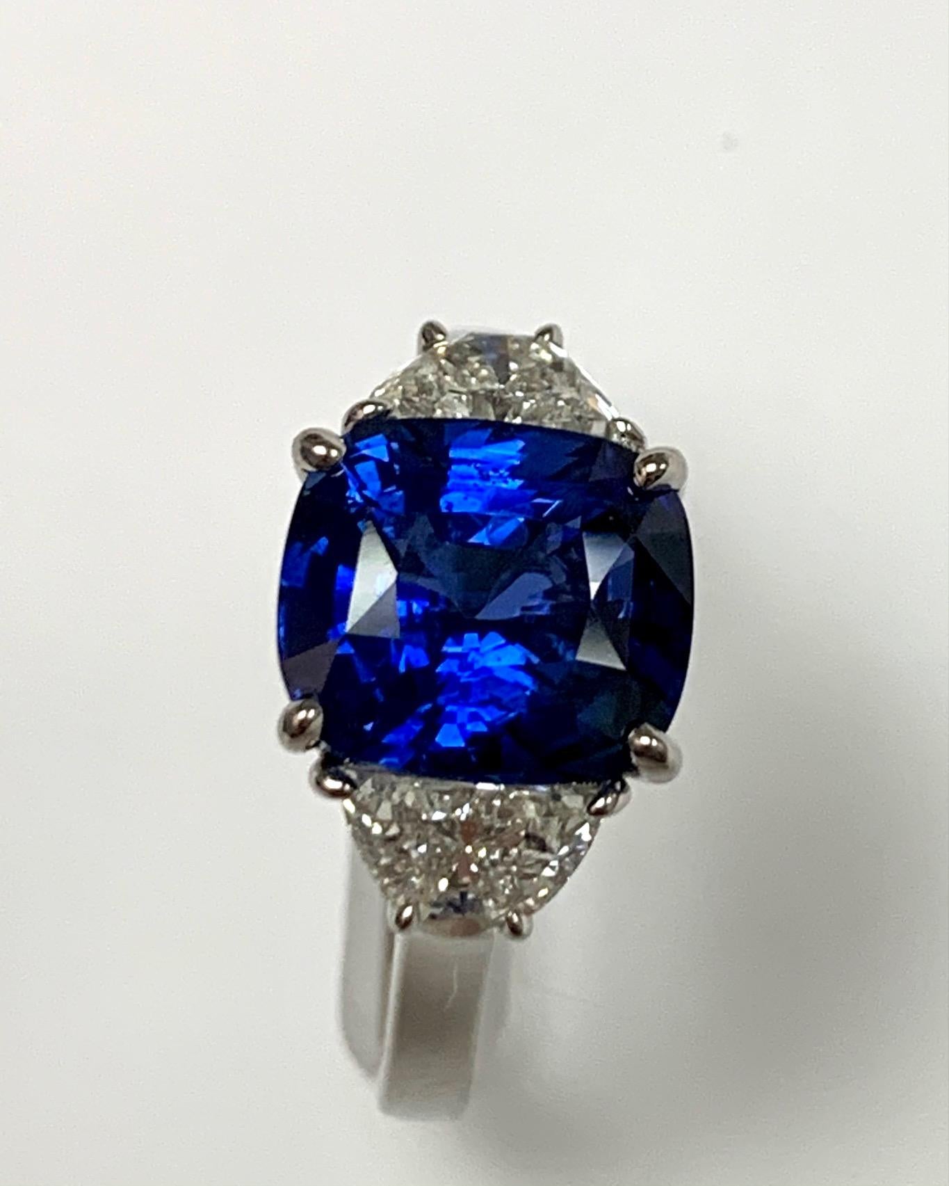 Modern CDC Certified 4.01 Carat Sapphire Diamond Cocktail Ring For Sale