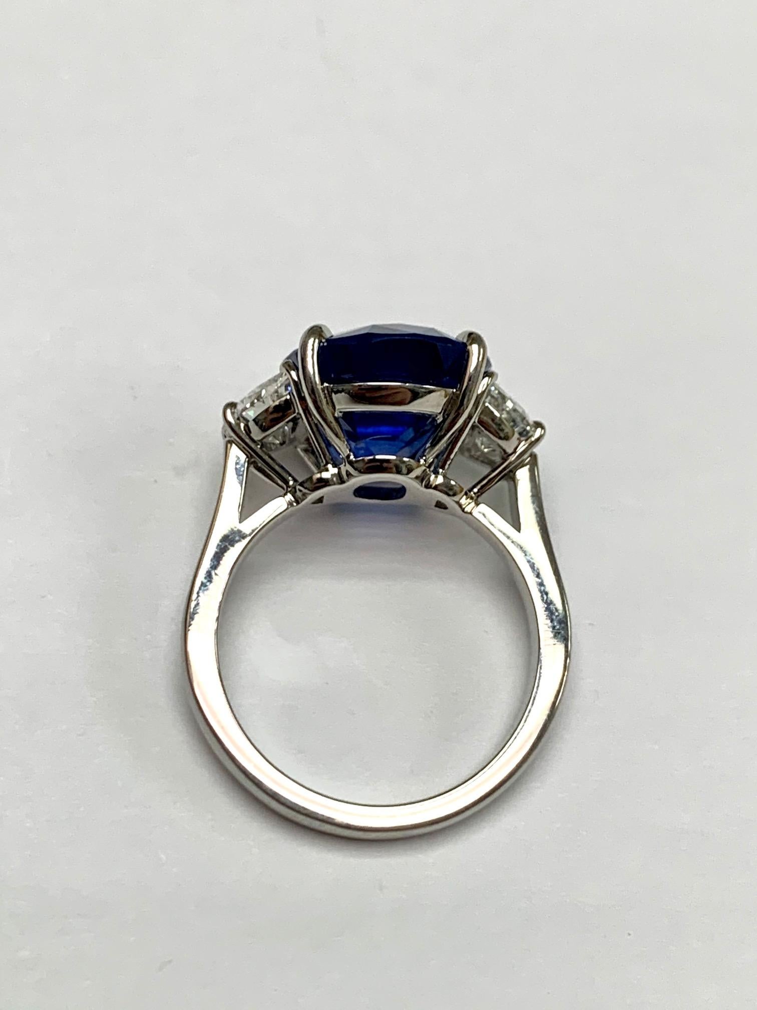 Oval Cut CDC Lab Certified 9.53 Carat Blue Sapphire Diamond Three-Stone Ring For Sale