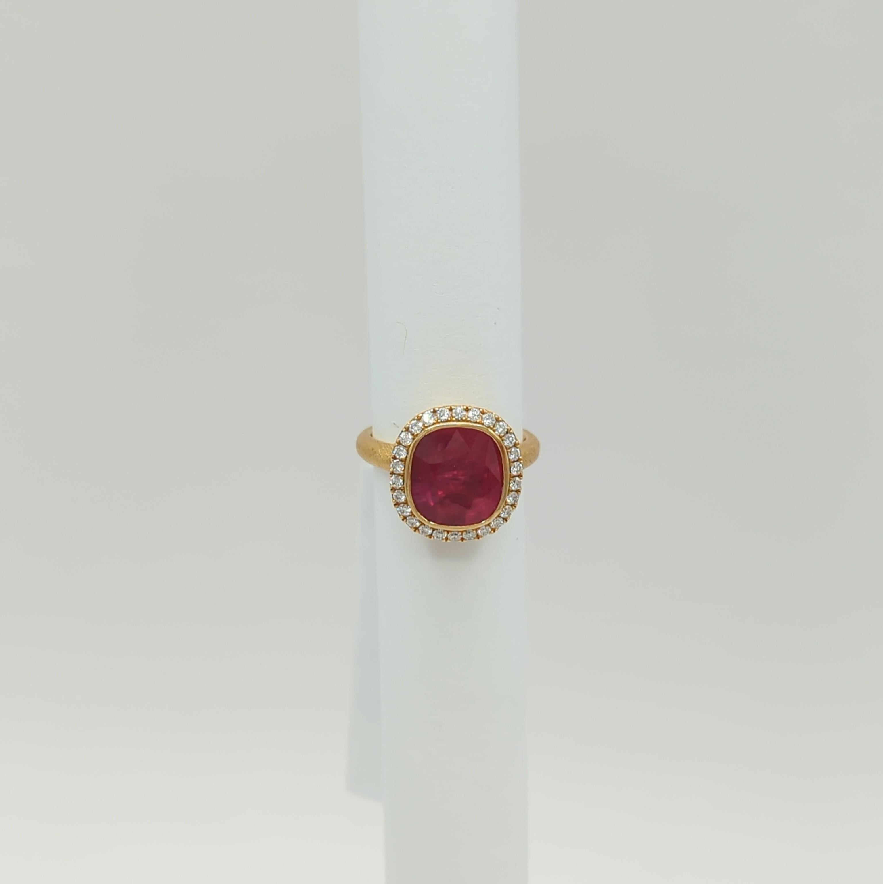Women's or Men's CDC No Heat Mozambique Ruby and White Diamond Ring in 18K Yellow Gold For Sale