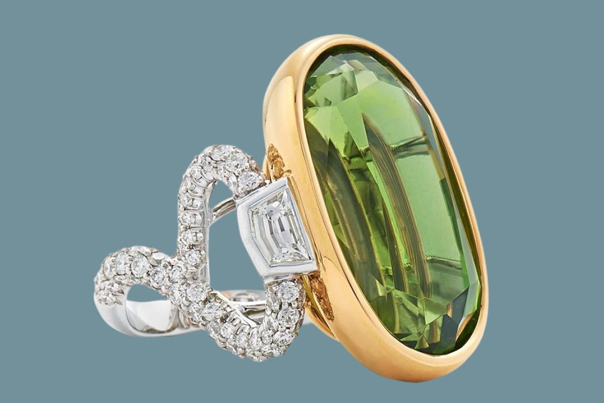 This Absinthe-Hued Peridot Cocktail Ring Is Positively Intoxicating