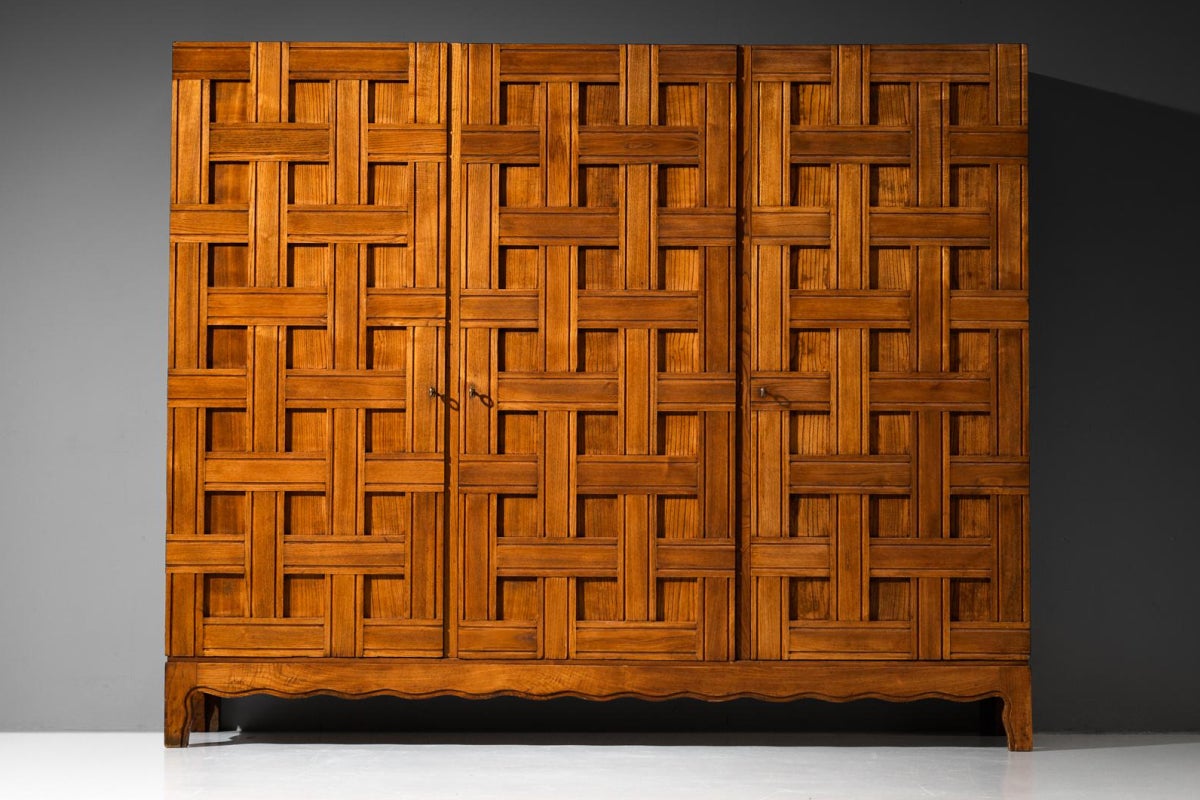 A Basket-Weave Pattern Adds Country Charm to Paolo Buffa’s Elegant Cabinet