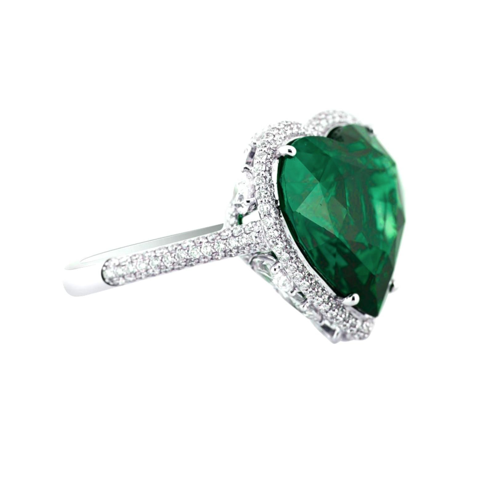 C.Dunaigre Anillo de platino con diamante esmeralda talla corazón en aceite menor colombiano de 11 quilates Contemporáneo en venta