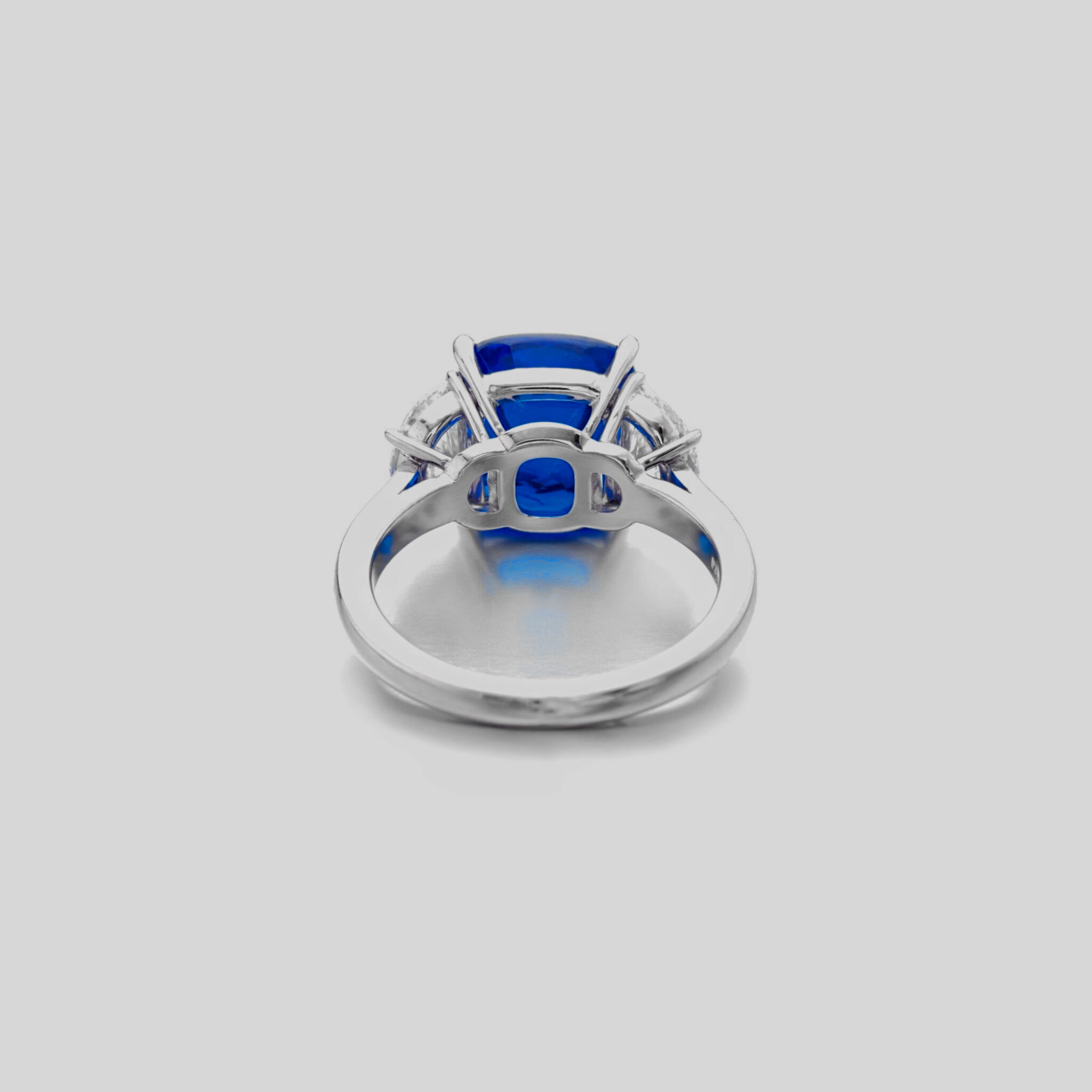 Contemporary C.Dunaigre 6 Carat CEYLON NO HEAT Blue Sapphire Ring For Sale