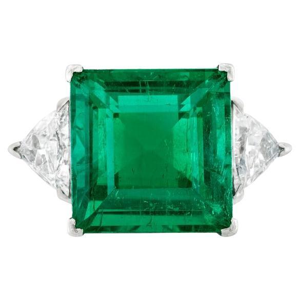 C.Dunaigre 8,89 Karat kolumbianischer Smaragd und Diamantring aus Platin im Angebot