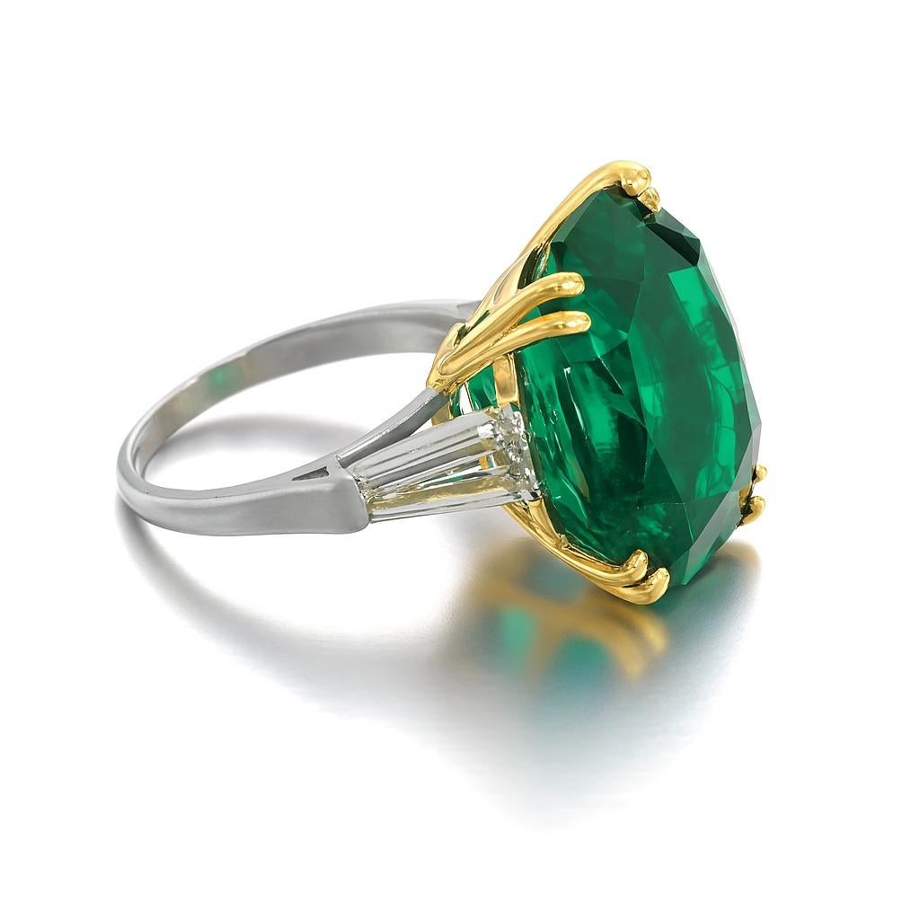 C.Dunaigre zertifizierter 27 Karat COLOMBIAN Diamantring aus 18 Karat Weißgold mit Smaragdschliff (Kissenschliff) im Angebot
