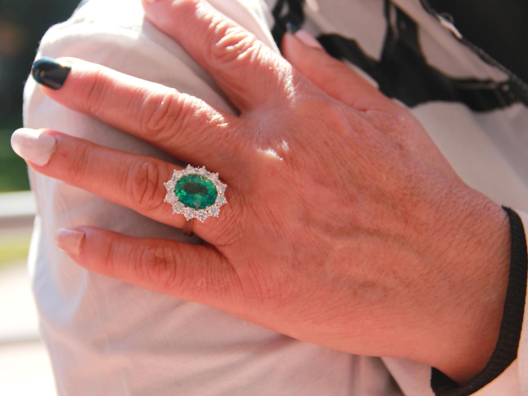 C.Dunaigre Certified 5.81 Carat Brazilian Green Emerald Diamonds Engagement Ring For Sale 4