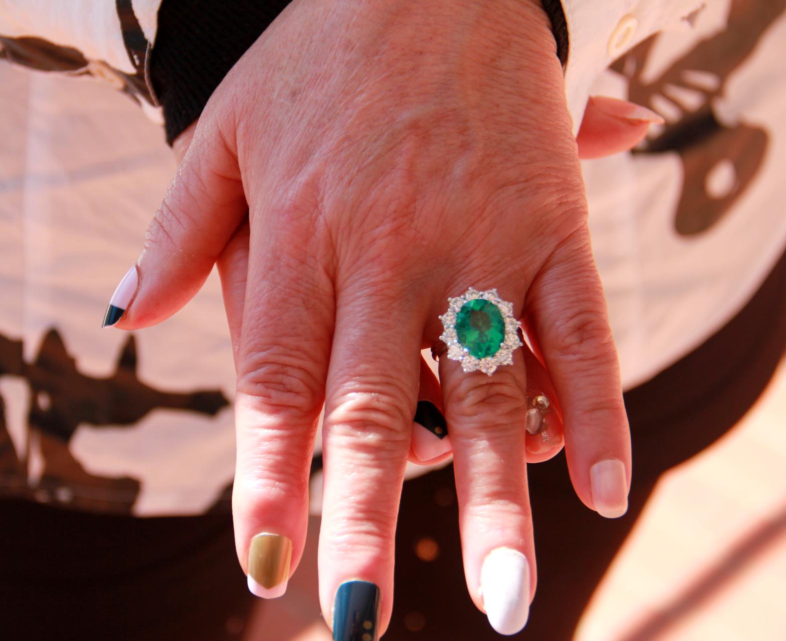 C.Dunaigre Certified 5.81 Carat Brazilian Green Emerald Diamonds Engagement Ring For Sale 5