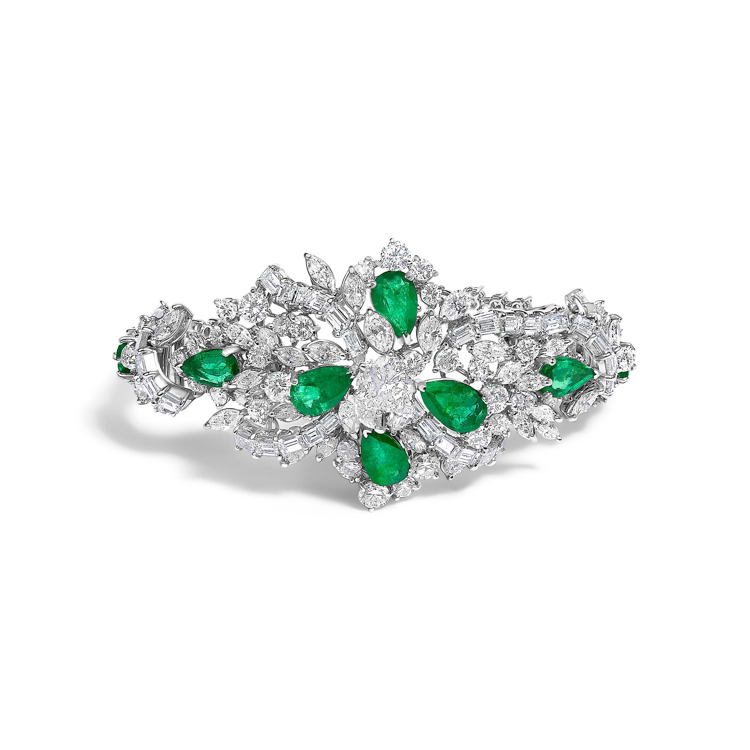 Taille poire C.Dunaigre Émeraude brésilienne certifiée et diamant de 38 ct en platine, parure 3 pièces en vente