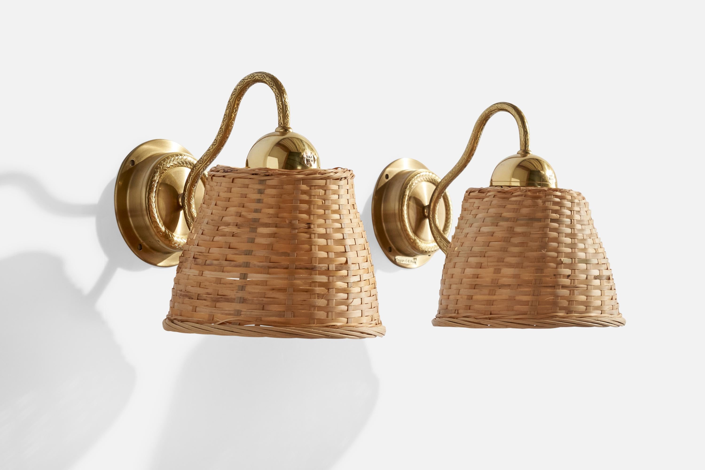 Una coppia di lampade da parete in ottone e rattan disegnate da C.E. Prodotto da EWÅ Värnamo, Svezia, anni '70 circa.

Dimensioni complessive (pollici): 7,625