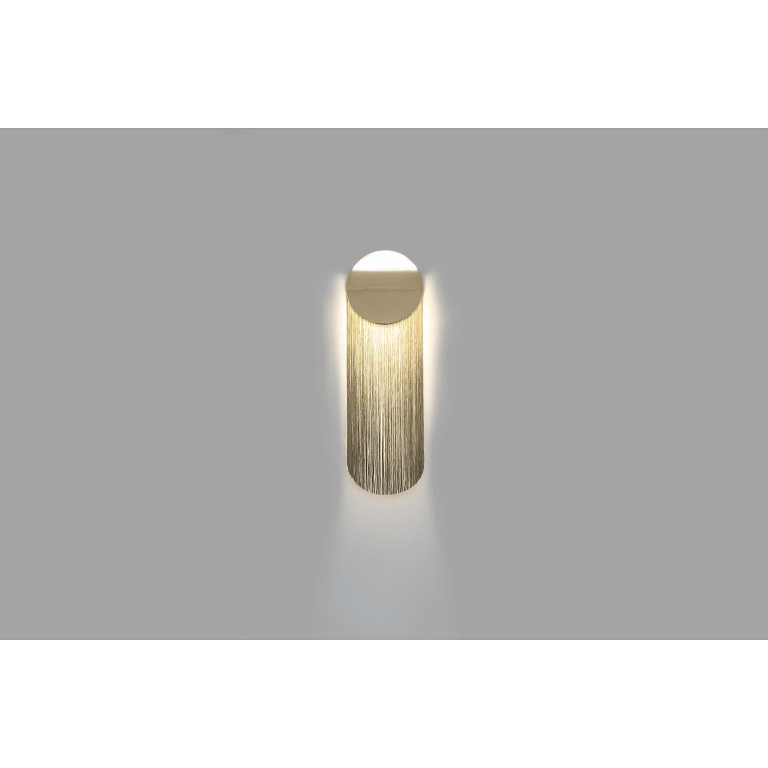 Cé Petite wall lamp short by Studio d'Armes
Design by Alexandre Joncas
Dimensions: 9.9 x 16.5 x H 50.8 cm
Materials: 12k Gold Plated Steel, Rayon fringes offered in different colors
Design by Alexandre Joncas
Cé Petite, with abridged