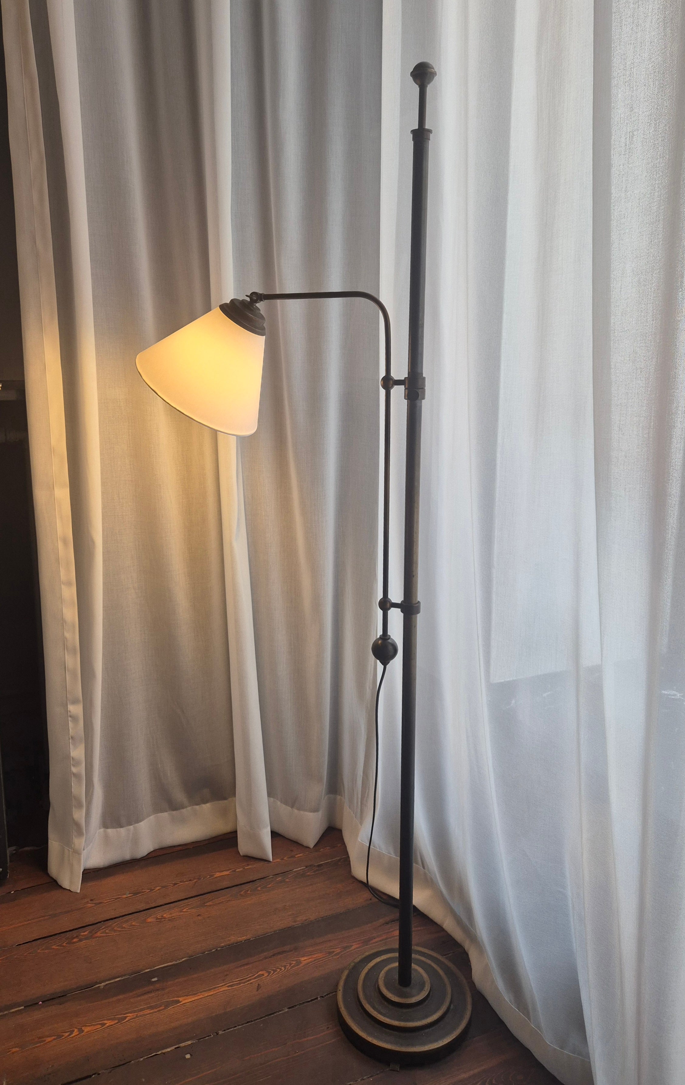 A solid bronze floor lamp with adjustable height, manufactured by CeBe, Swedish Grace 1930s. The light is adjustable up to ca 160 cm, down to ca 60 cm.


A beautiful and functional detail in any home, with nice patina. Rewired, swedish electrical