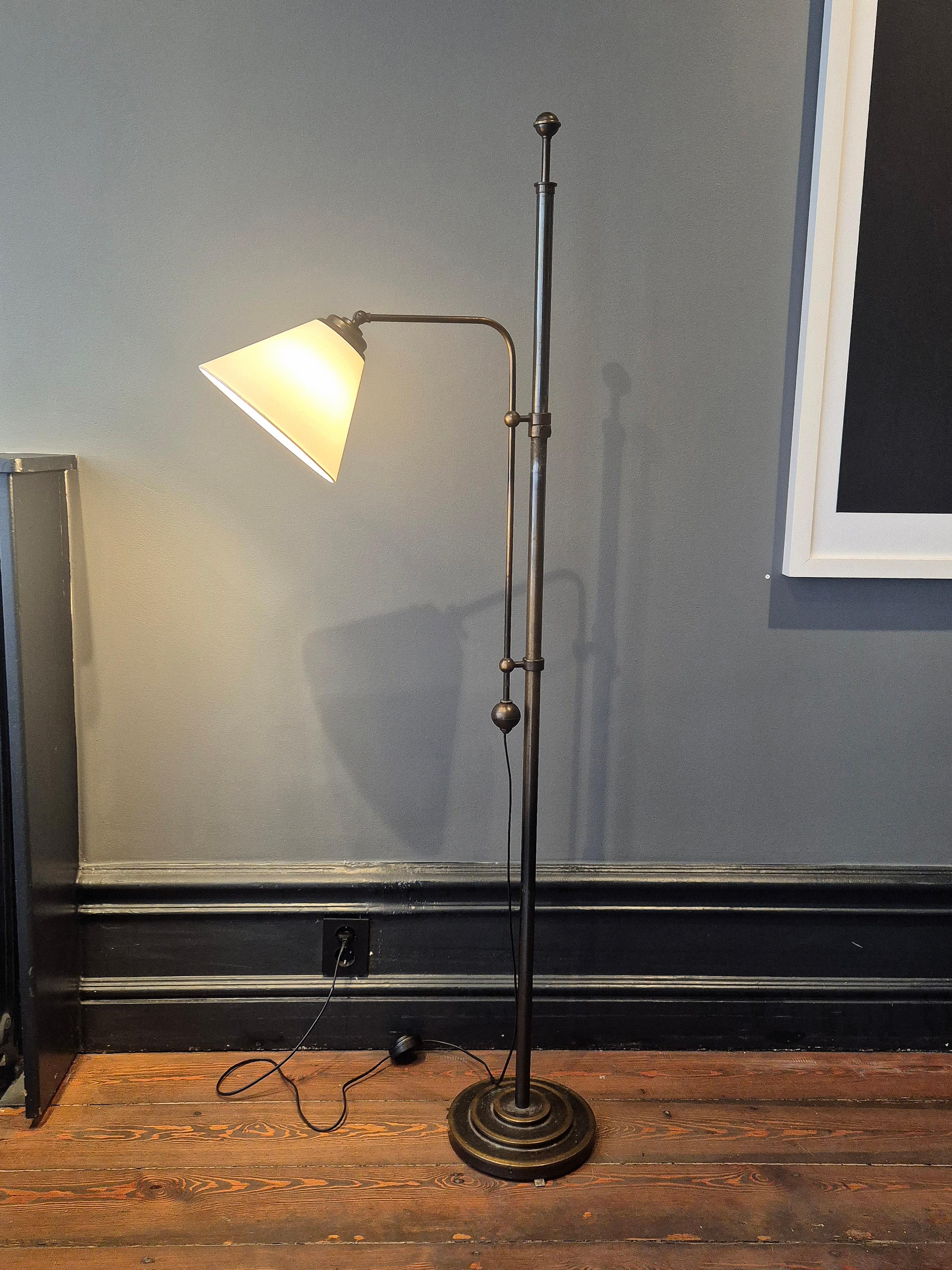 Mid-20th Century CeBe floor lamp in solid bronze, Swedish Grace / Art Deco 1930s For Sale