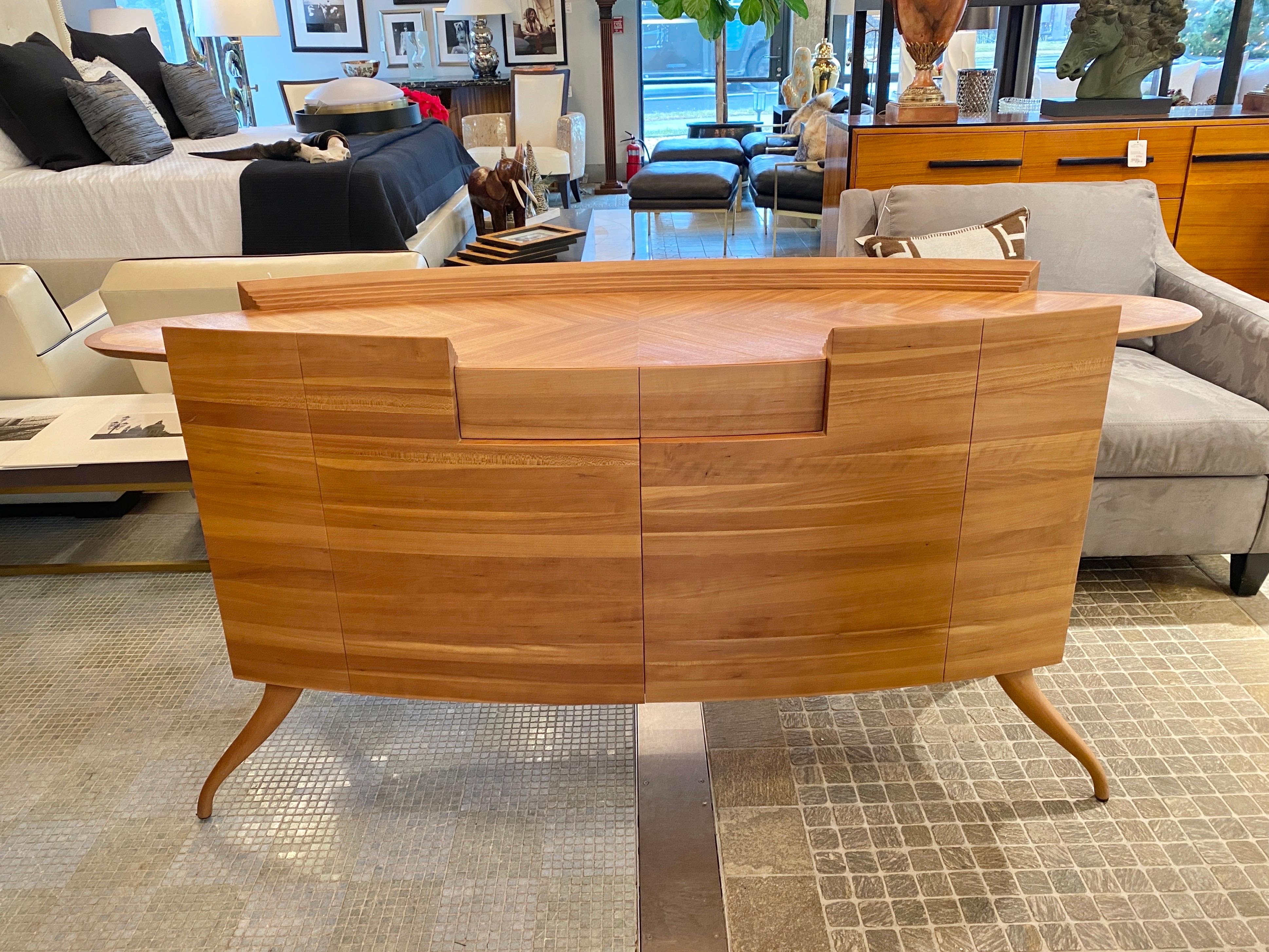 Ceccotti Collezioni mid century bleached oval console

Craftsmanship at it absolute finest! This is a gorgeous piece.

Measures: 68.5