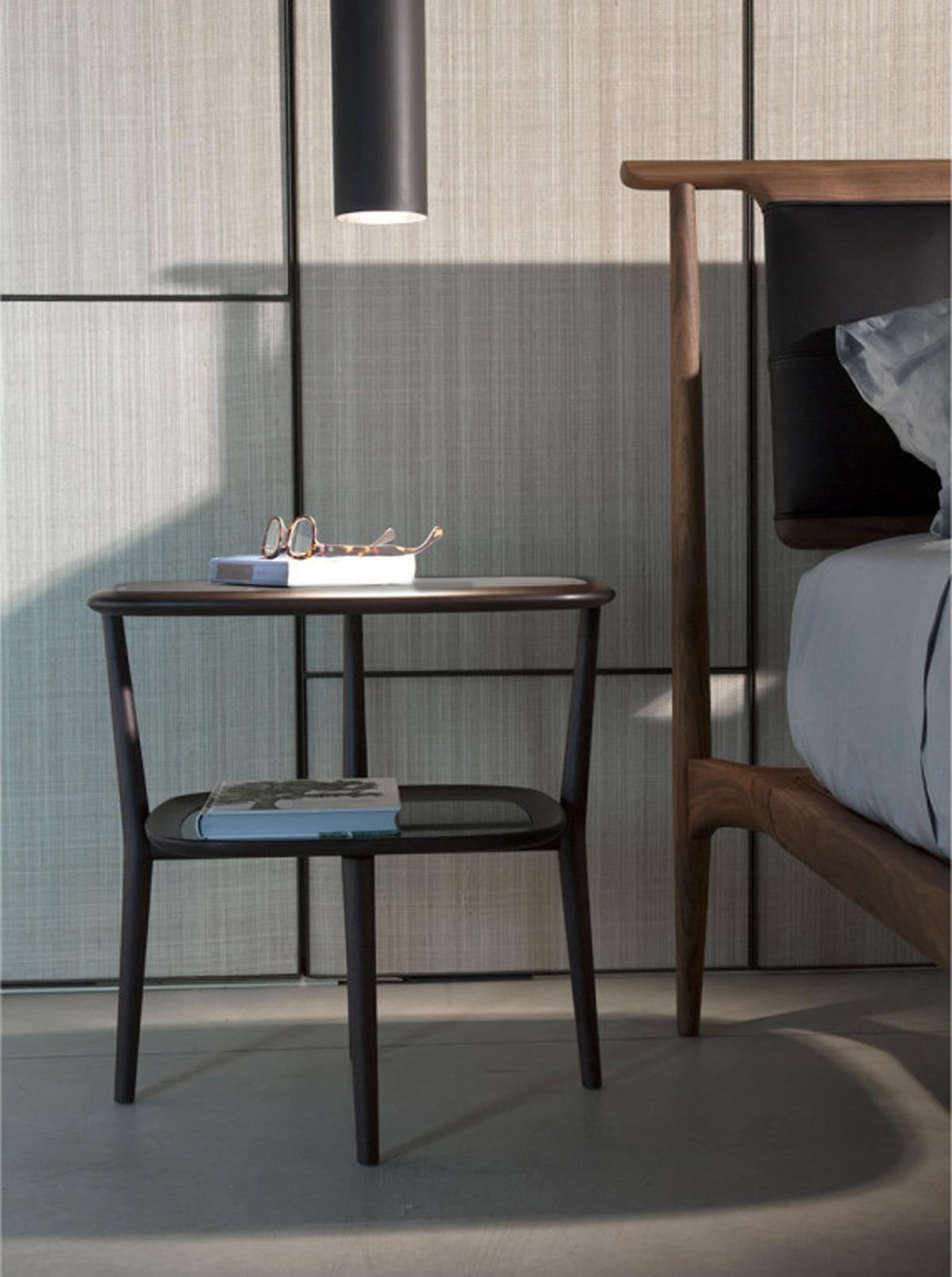 Whether it is used as a side table or a nightstand, Petit Matin carries out its functional duties with elegance and creates a focal point in the living room or bedroom. Versatile and functional, its structure is made from solid American walnut. The