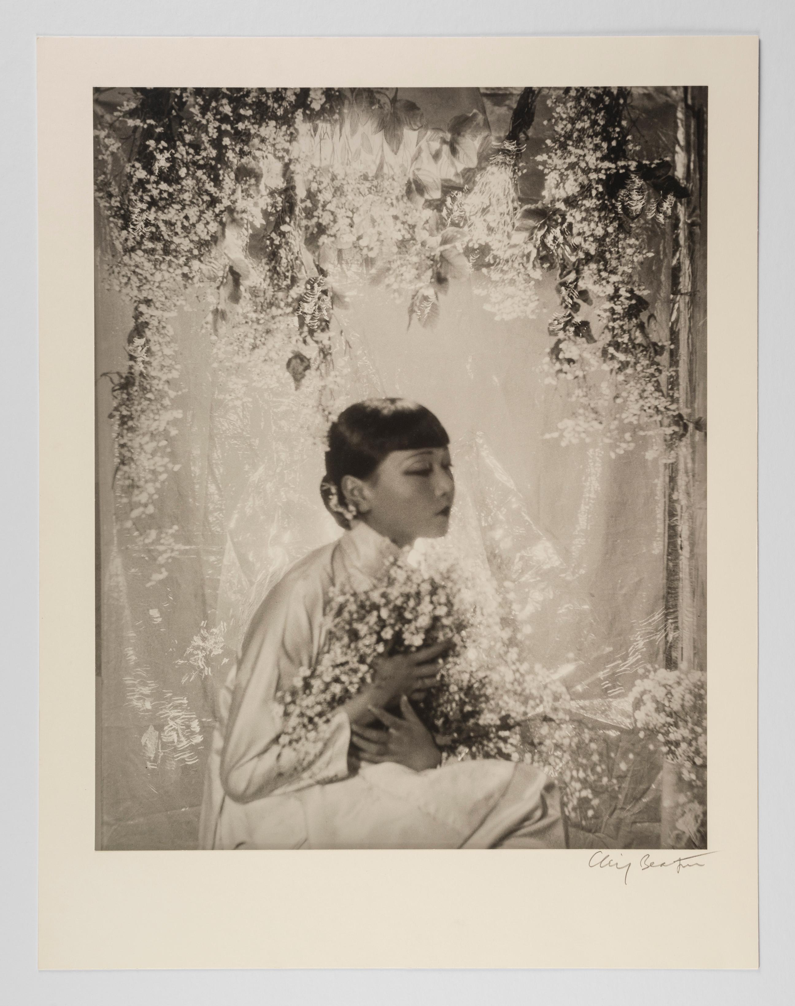 Anna May Wong, 1930 - Cecil Beaton (Porträtfotografie) im Angebot 1