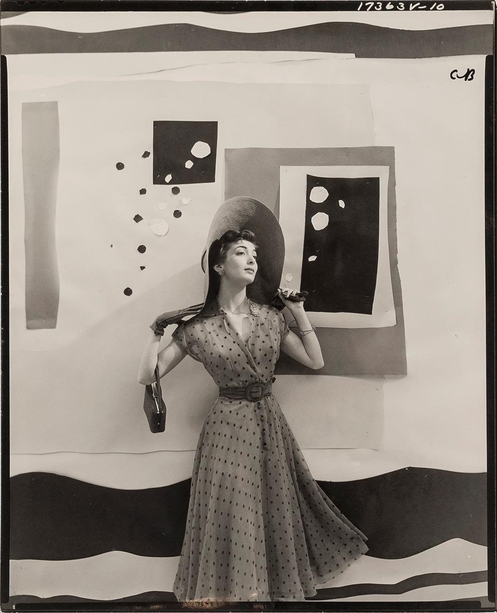 Carmen Dell'Orefice mit ausgeschnittenem Hintergrund für "Vogue", 1949 - Cecil Beaton
Beschriftet mit 'CB'
Gestempelt mit datiertem Tintenstempel von Conde Nast und Tintenstempel des Fotografen auf der Rückseite
Silbergelatineabzug, gedruckt 1949
9