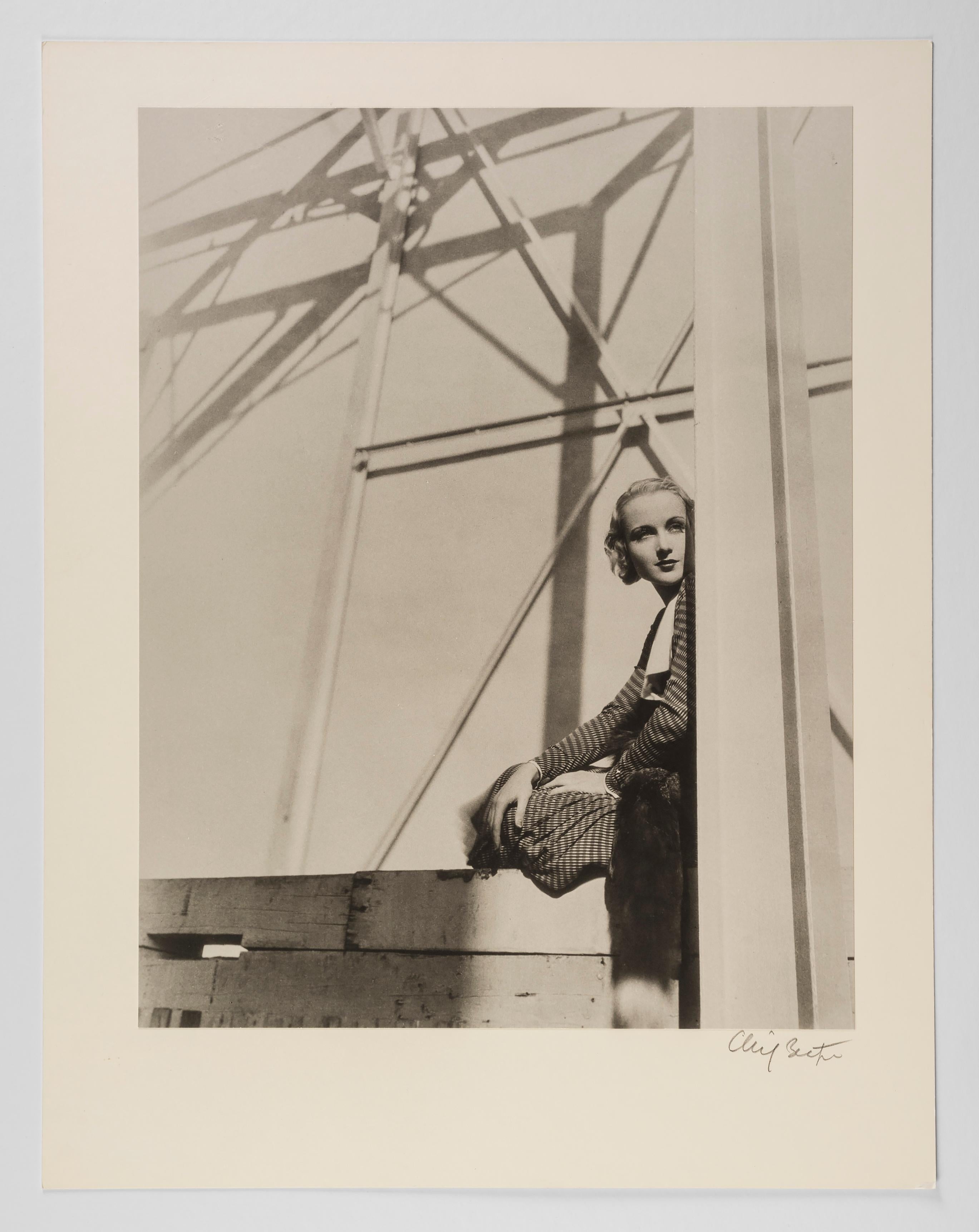 Carole Lombard, 1931 - Cecil Beaton (Porträtfotografie) im Angebot 1