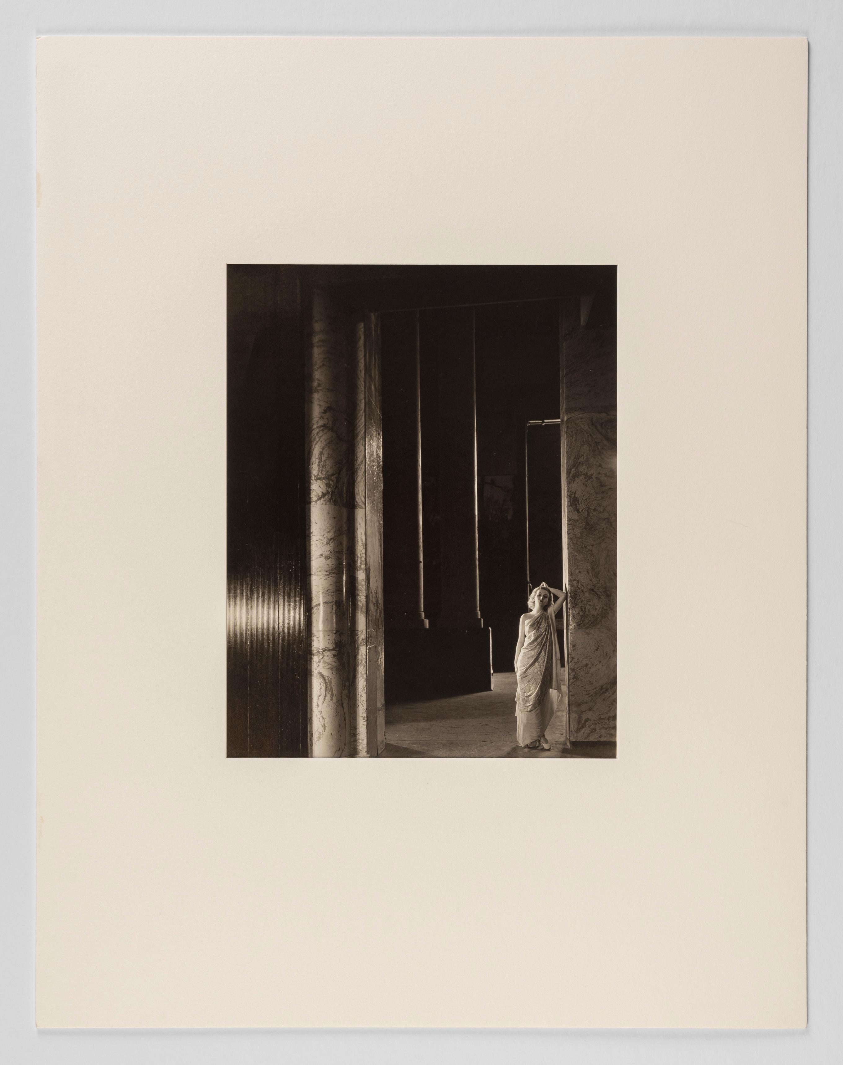 Karen Morely, 1932 - Cecil Beaton (Porträtfotografie) im Angebot 1