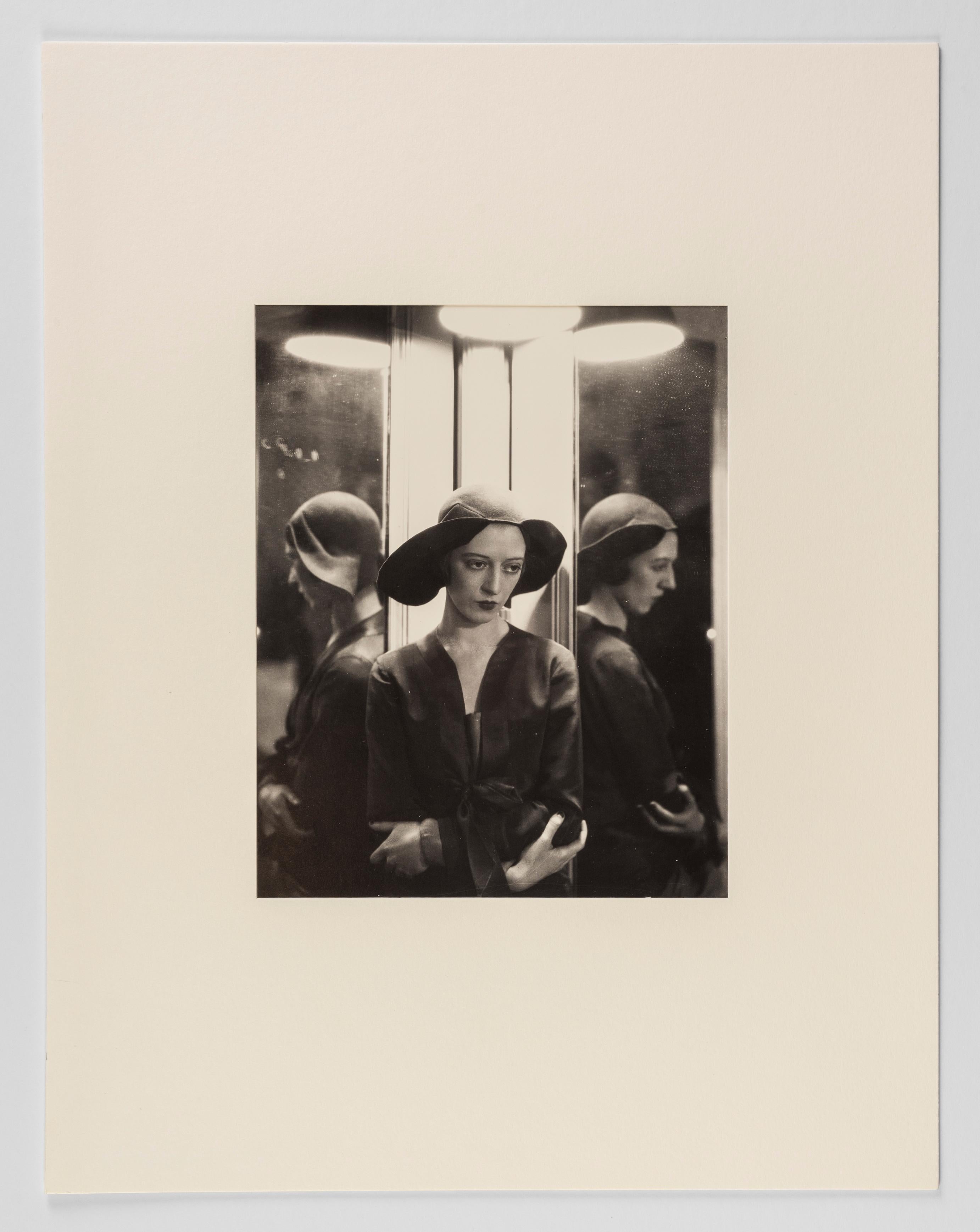 Marianna Van Rensselar in Charles James Hut, 1930 - Cecil Beaton  im Angebot 1