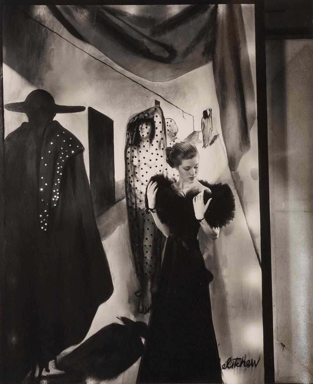 Mary Taylor, ca. 1934 - Cecil Beaton (Porträtfotografie/Modefotografie)
Von unbekannter Hand mit "Mary Taylor" beschriftet und auf der Rückseite mit einem Copyright-Tintenstempel des Fotografen versehen
Silbergelatineabzug, gedruckt um 1960
9 1/4 x