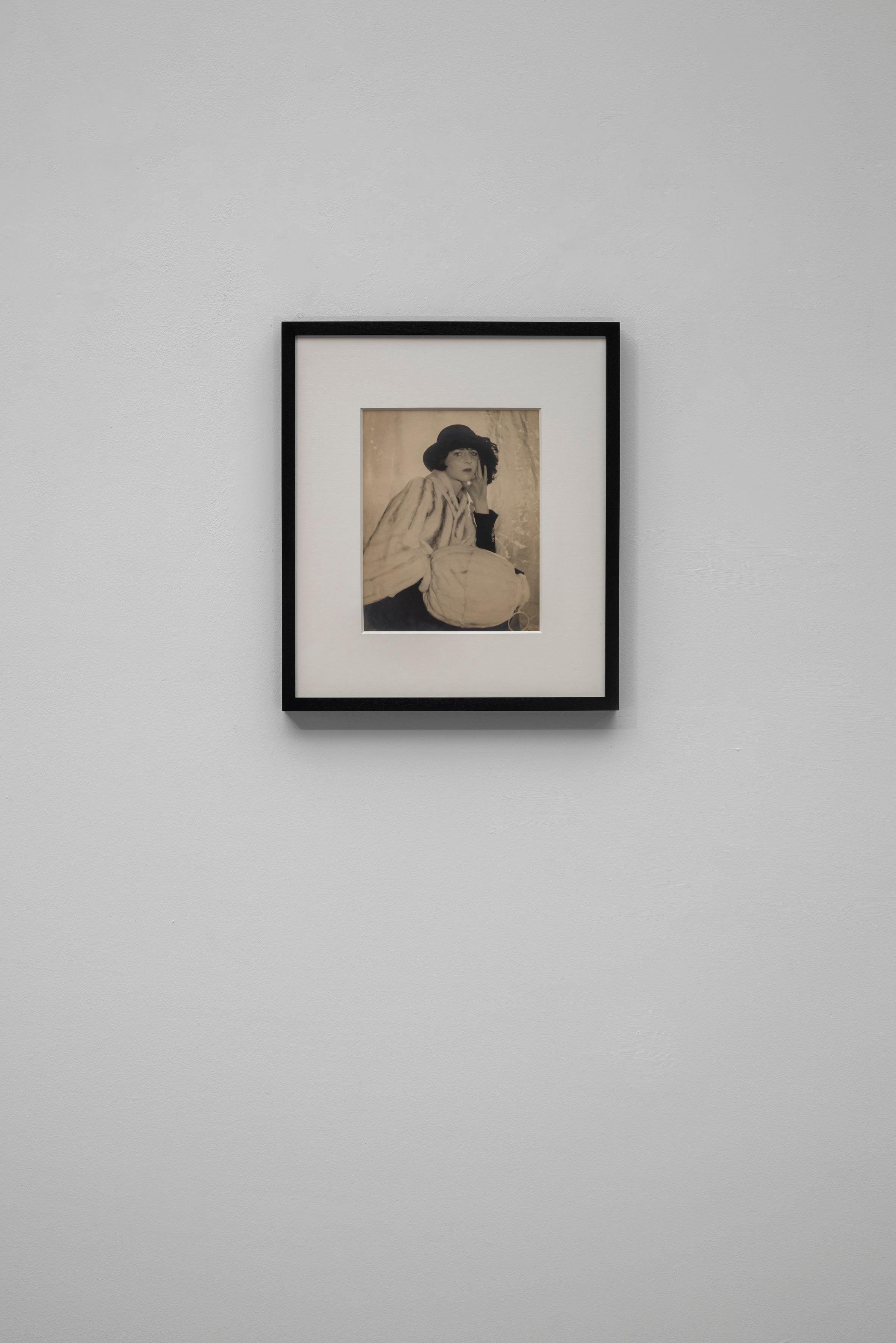 Meraud Guinness, années 1930 - Cecil Beaton (photographie de portrait de mode) en vente 2
