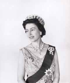 'Queen Elizabeth II' Victoria & Albert Museum London LIMITED EDITION