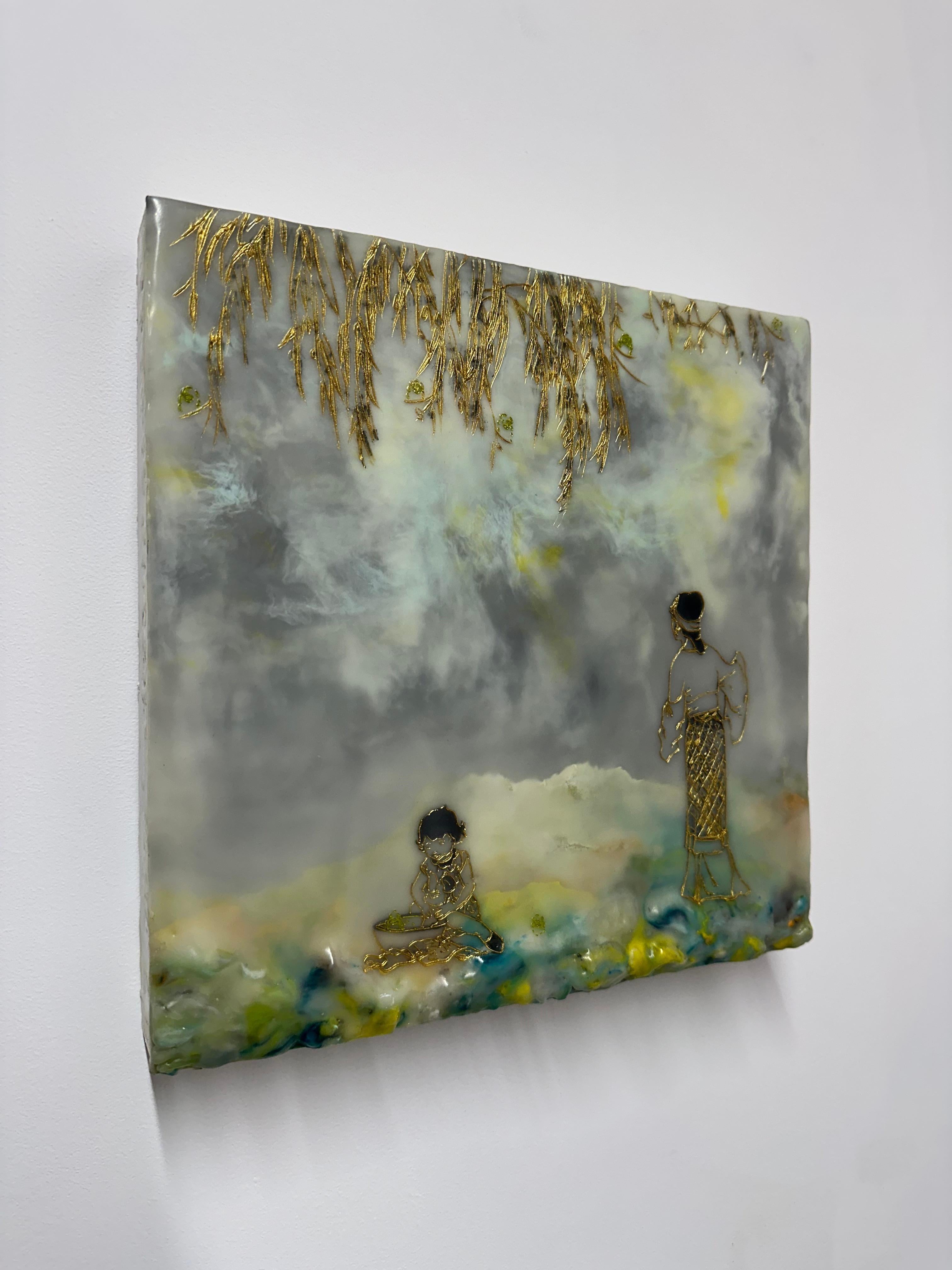 Amore per l'aiuto, Paesaggio ad encausto giallo grigio, figura femminile, bambino, albero - Painting Contemporaneo di Cecile Chong