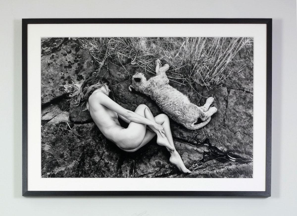 „ „Sleeping““, Fotografie von Ccile Plaisance (34x48in), 2022 – Photograph von Cécile Plaisance
