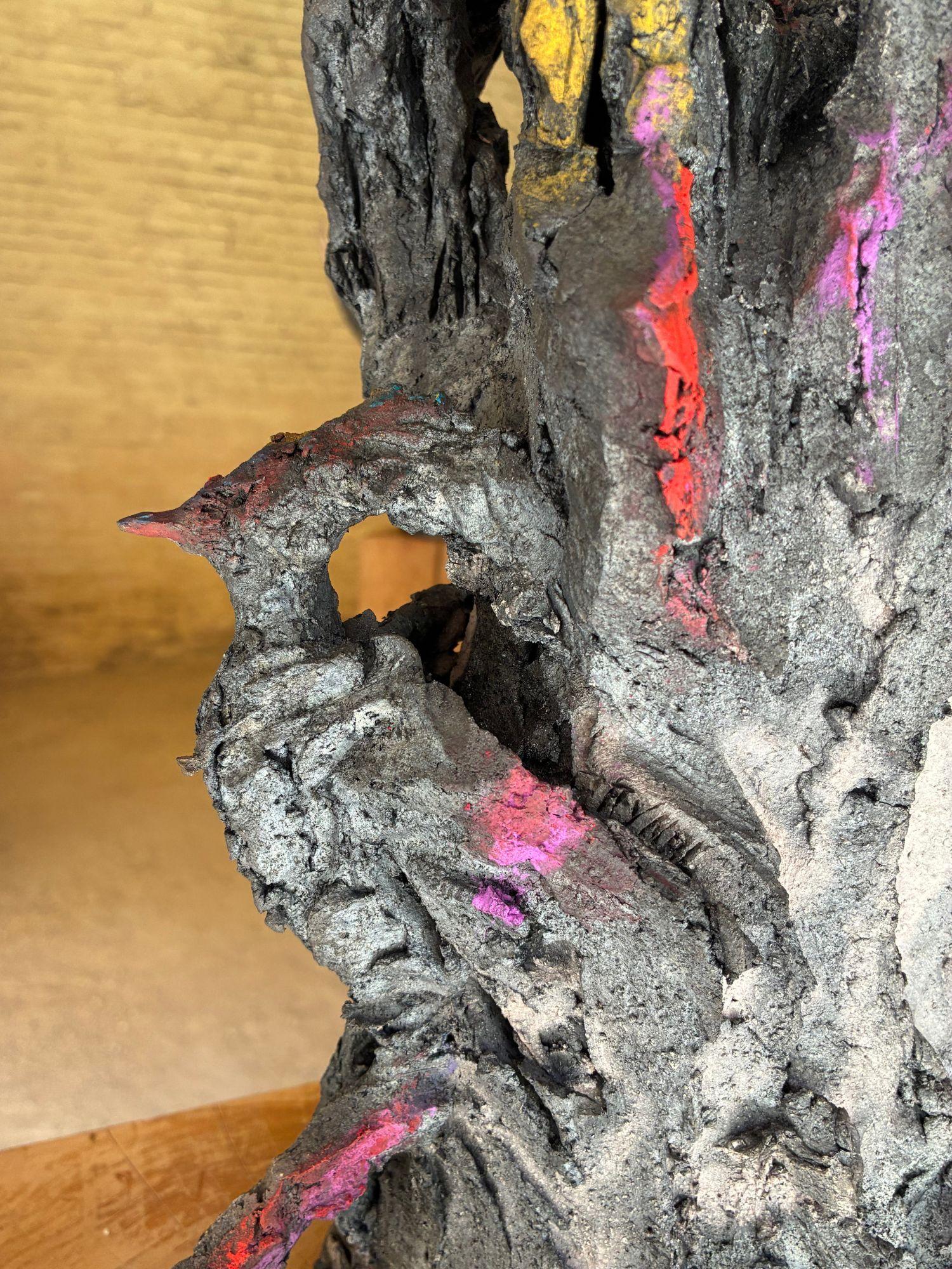 Arbre-monde III de Cécile Raynal - escultura de arenisca, pigmentos, pájaros, árbol en venta 9