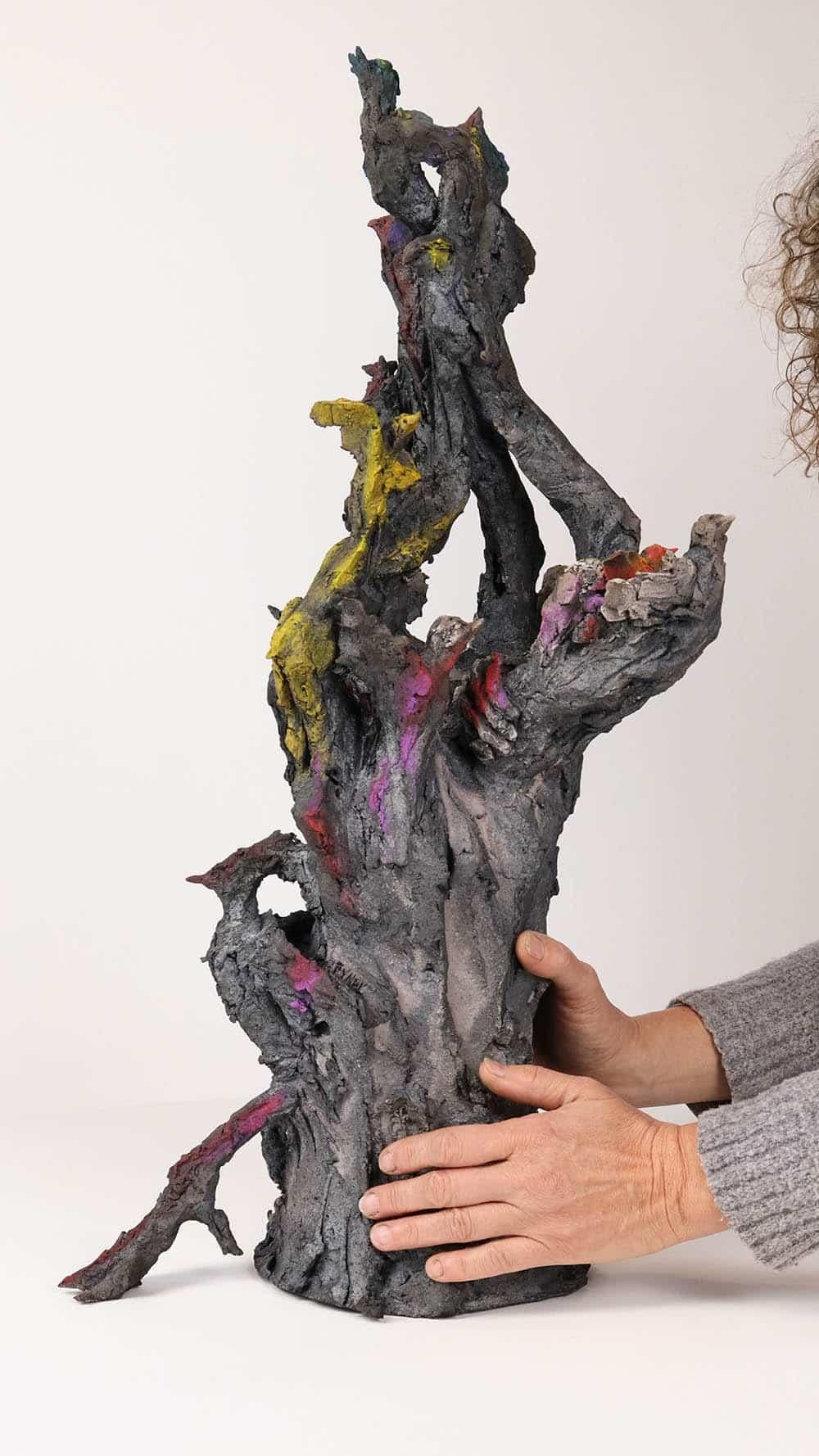 Arbre-monde III de Cécile Raynal - escultura de arenisca, pigmentos, pájaros, árbol en venta 12