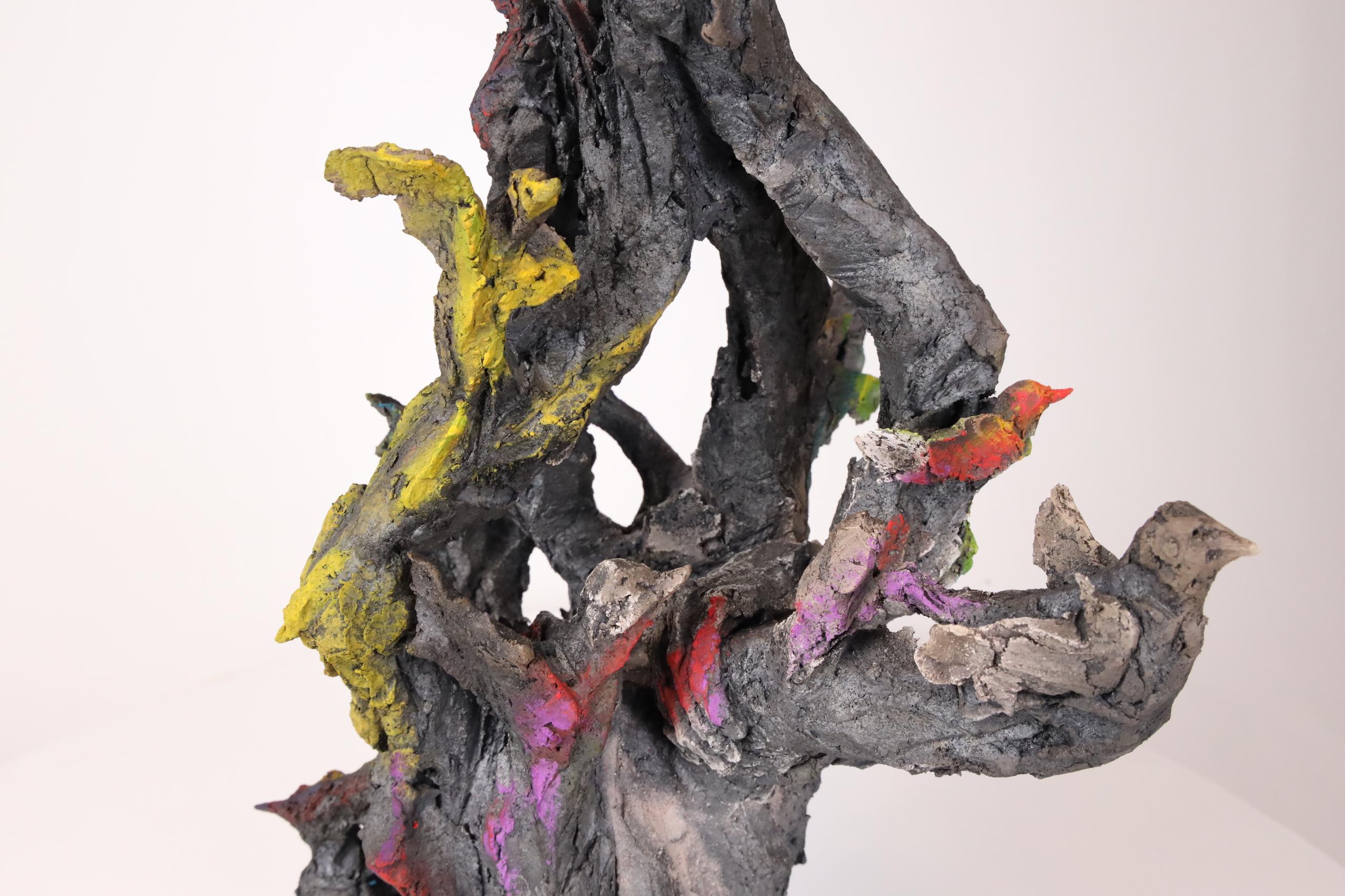 Arbre-monde III de Cécile Raynal - escultura de arenisca, pigmentos, pájaros, árbol en venta 13