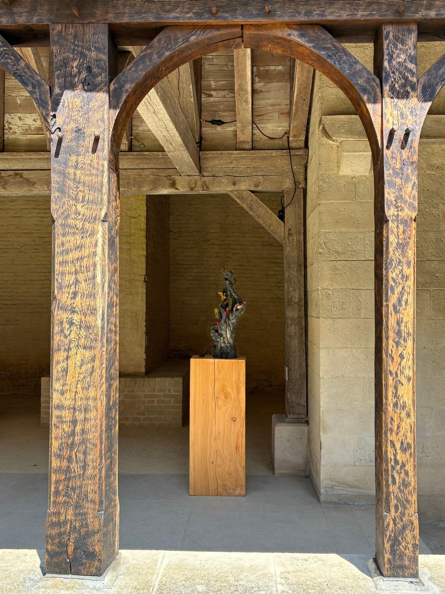 Arbre-monde III de Cécile Raynal - escultura de arenisca, pigmentos, pájaros, árbol en venta 6
